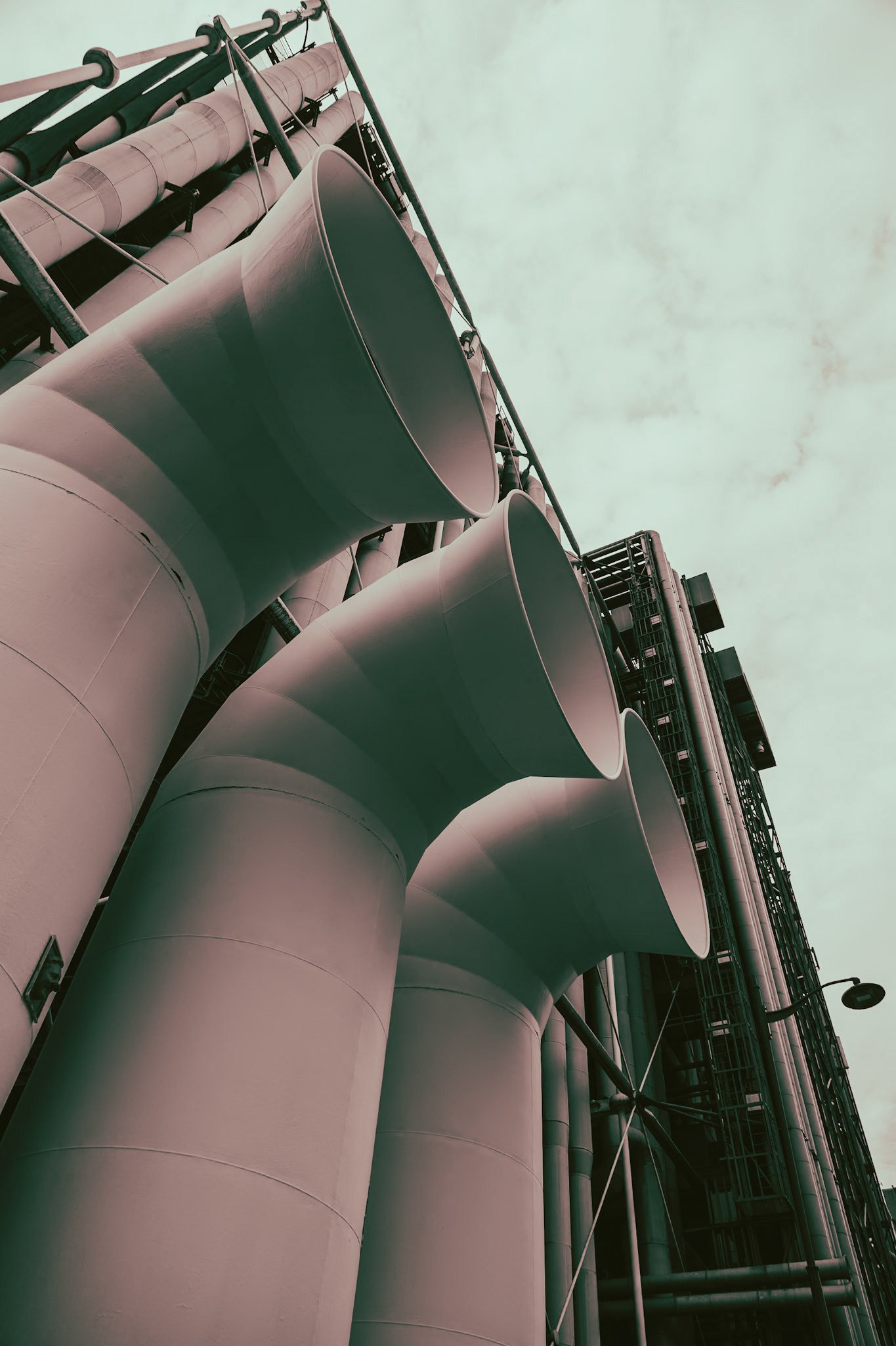 _2024-09-29__Canon__Canon EOS R3__ RF24-240mm F4-6.3 IS USM__f/7.1__1/200 sec__Rue Madame de Sévigné__Paris__France__48°51'34.8732" N 2°21'7.3728" E