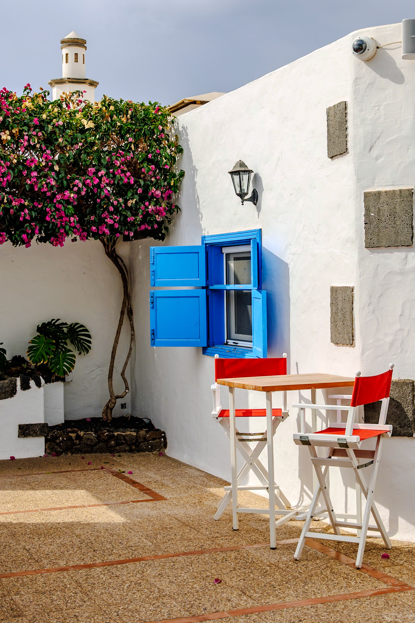 _2024-11-28__Canon__Canon EOS R3__ RF24-240mm F4-6.3 IS USM__f/13__1/80 sec__Avenida Islas Canarias__Teguise__Spain__29°0'3.384" N 13°29'11.22" W