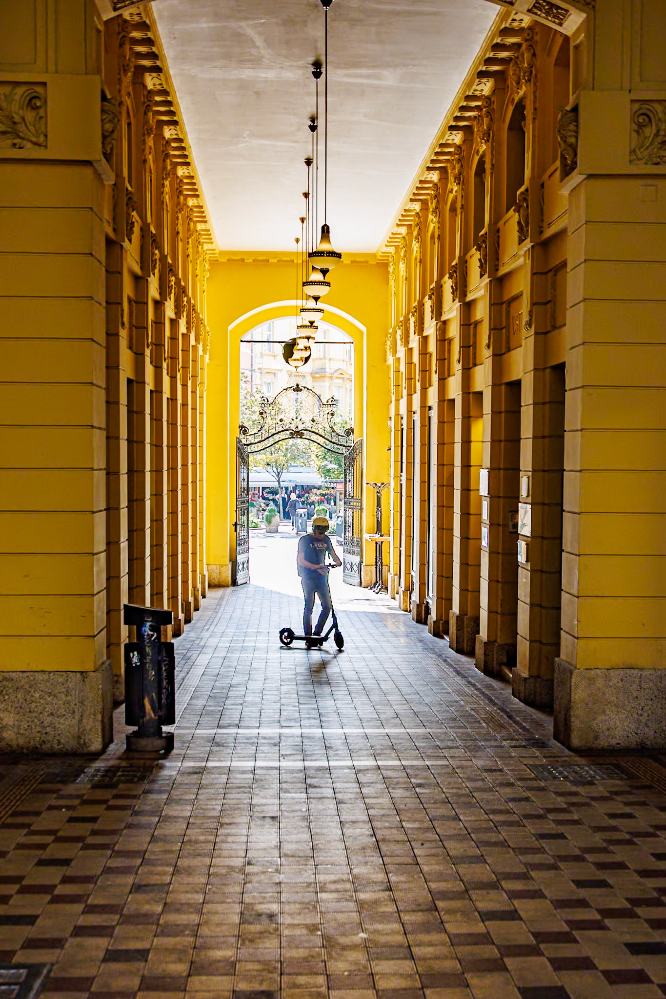 _2024-09-25__Canon__Canon EOS R3__ RF24-240mm F4-6.3 IS USM__f/5__1/80 sec__Mihanovićeva ulica__City of Zagreb__Croatia__45°48'43.056" N 15°58'27.624" E