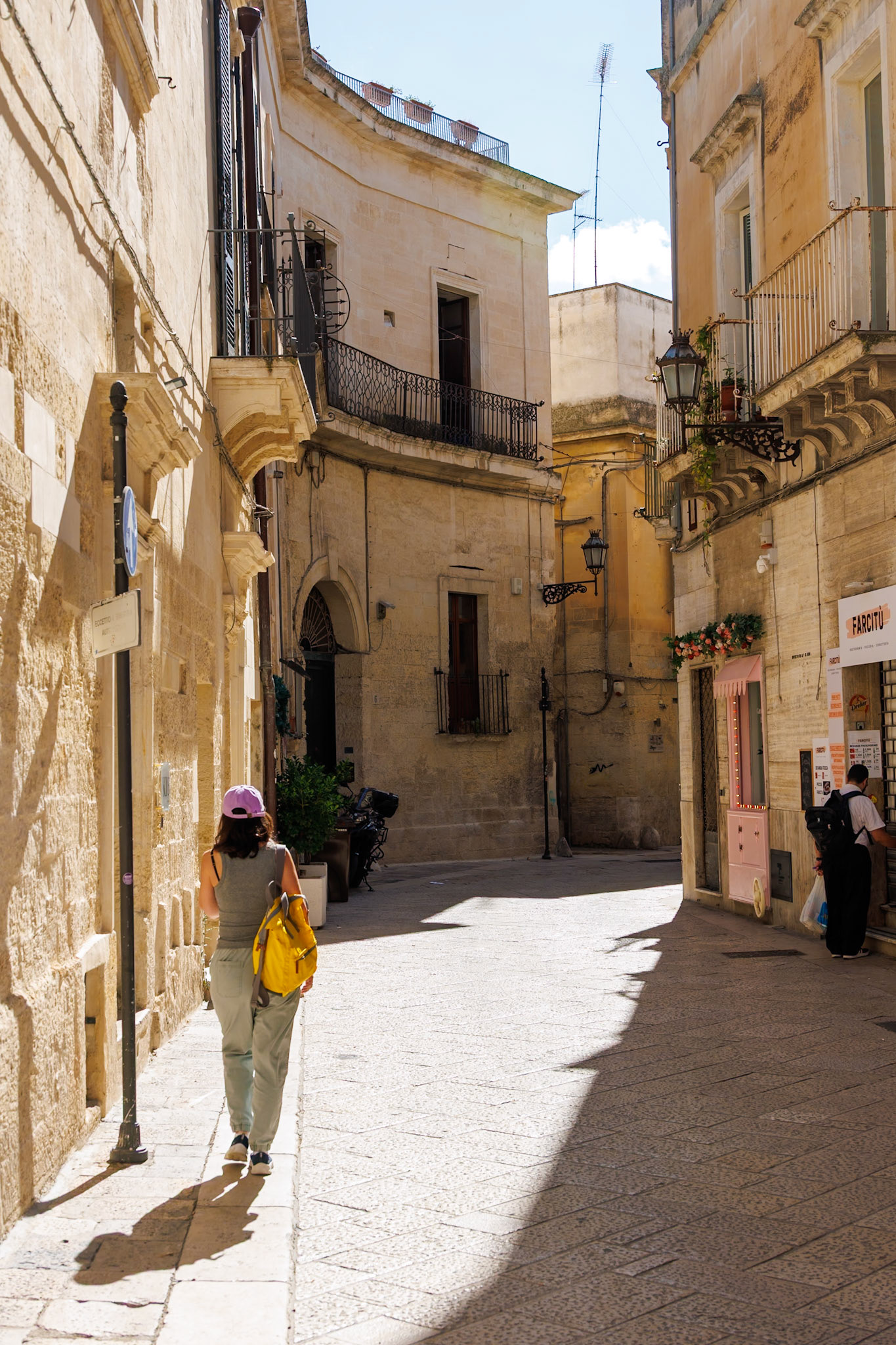 _2024-09-11__Canon__Canon EOS R3__ RF24-240mm F4-6.3 IS USM__f/7.1__1/160 sec__Via Leonardo Prato__Lecce__Italy__40°21'17.2152" N 18°10'11.316" E