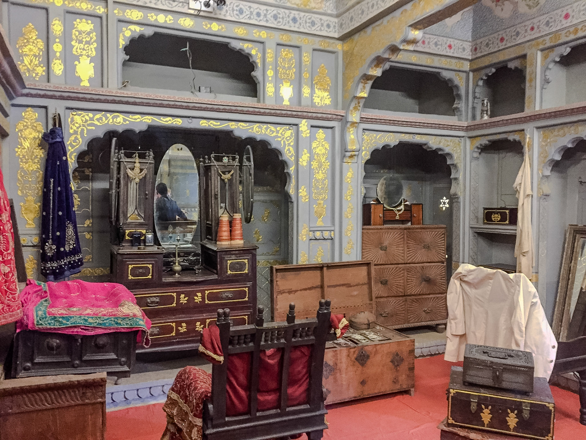 2018-02-28 11:15:04_iPhone 6 back camera 4.15mm f/2.2_f/2.2_1/17 sec_Main Chowk_Jaisalmer_India_26°54'59.6088" N 70°54'51.3684" E