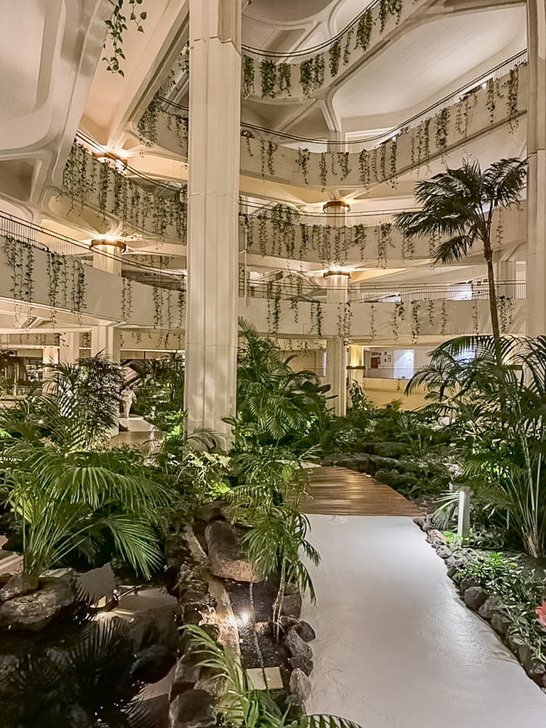 _2024-12-01__Apple__iPhone 15 Pro__ iPhone 15 Pro back triple camera 6.765mm f/1.78__f/1.8__1/35 sec__Avenida Islas Canarias__Teguise__Spain__28°59'59.73" N 13°29'2.4288" W