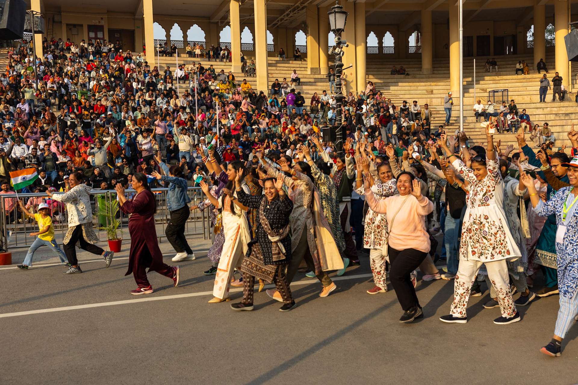 __2025-12-10__Canon__Canon EOS R3__ RF24-70mm F2.8 L IS USM__f/6.3__1/320 sec__Grand Trunk Road گرینڈ ٹرنک روڈ__Rorawala Khurd__India__31°36'17.658" N 74°34'32.7648" E