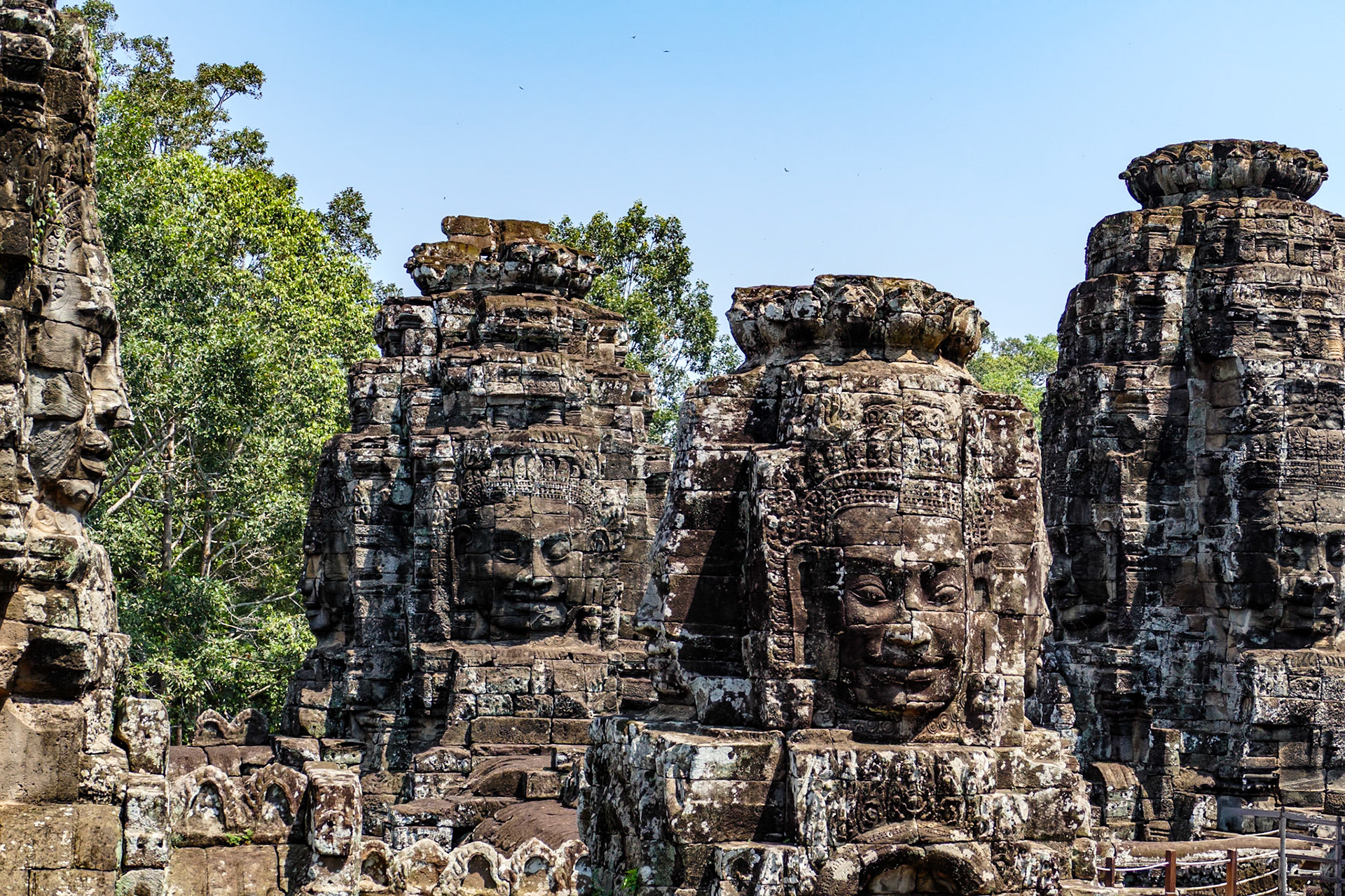 _2019-09-30__Panasonic__DMC-FZ1000__ __f/3.5__1/640 sec__Ankor Wat__Siem Reap__Cambodia__13°26'27.8988" N 103°51'32.1012" E