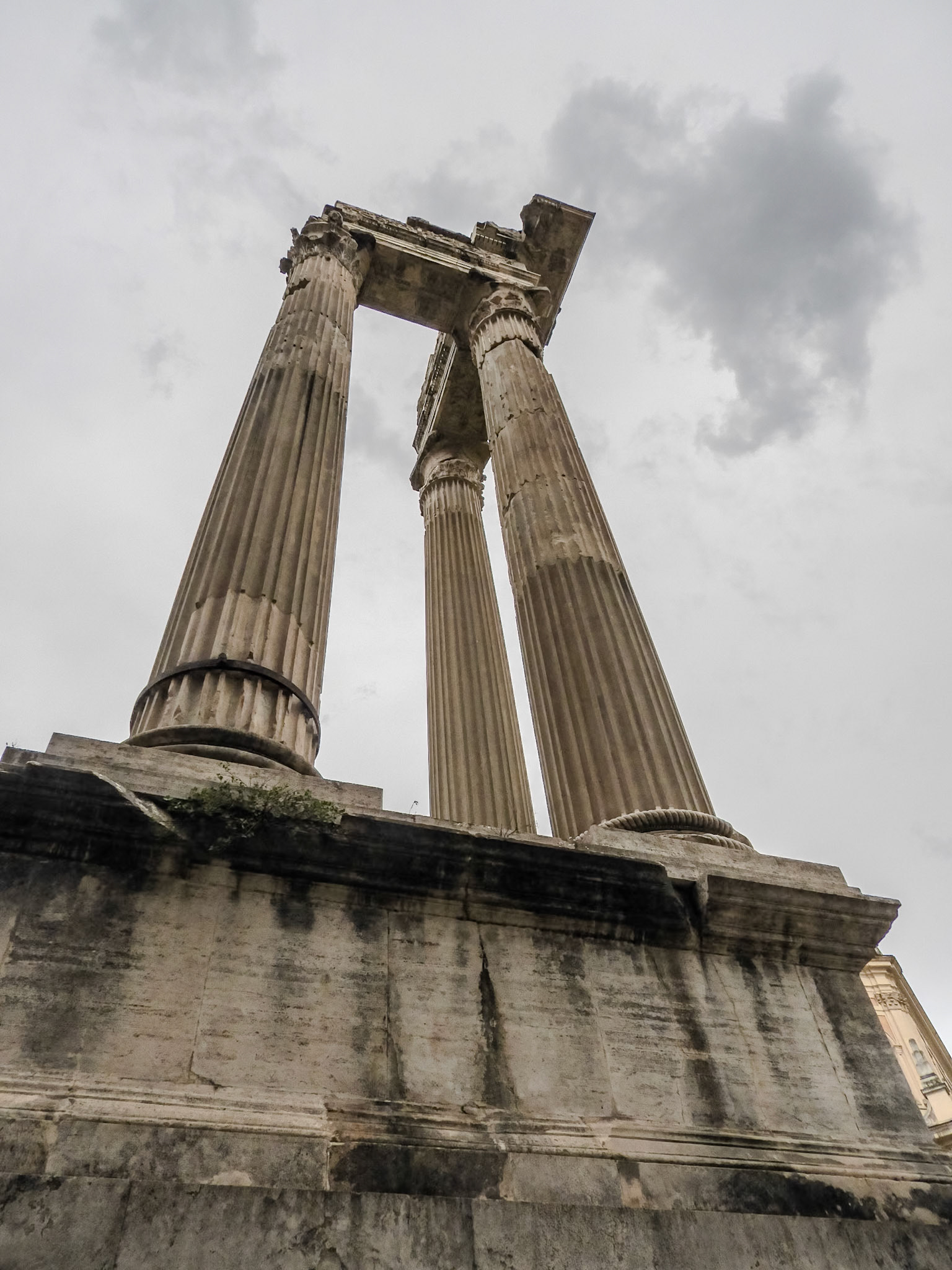 2018-05-02 13:00:36__f/3.3_1/1600 sec_Vicolo di Santa Margherita_Rome_Italy_41°53'32.172" N 12°28'45.75" E