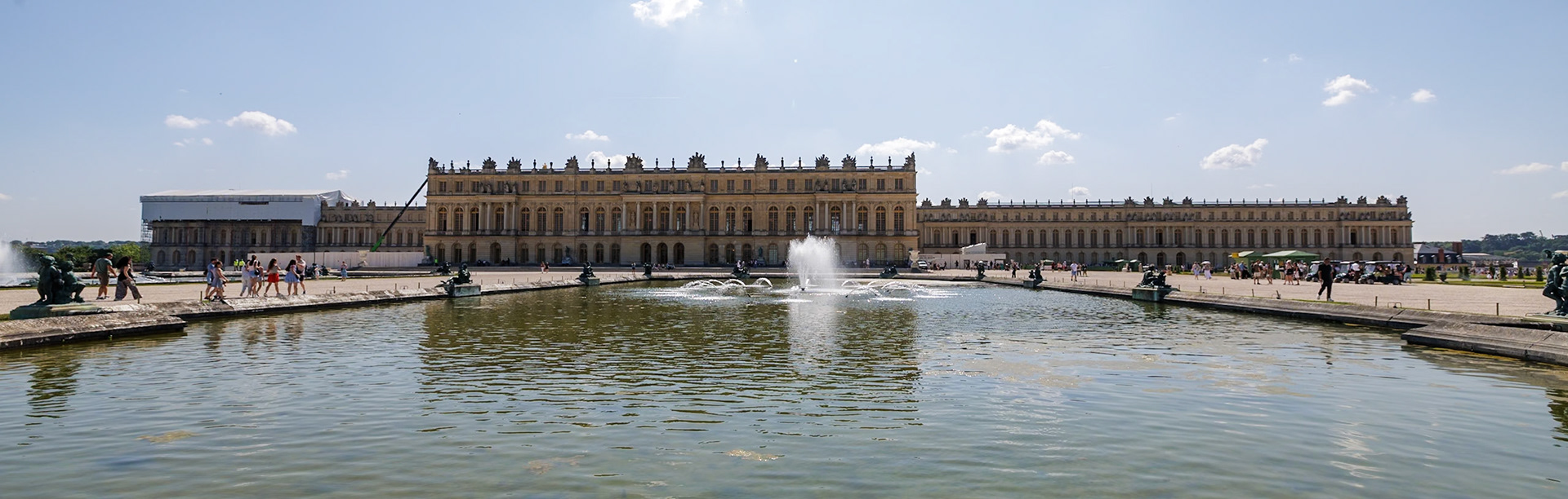 _2025-06-17__Canon__Canon EOS R3__ RF15-35mm F2.8 L IS USM__f/7.1__1/400 sec__Place d'Armes__Versailles__France__48°48'14.2812" N 2°7'9.8832" E