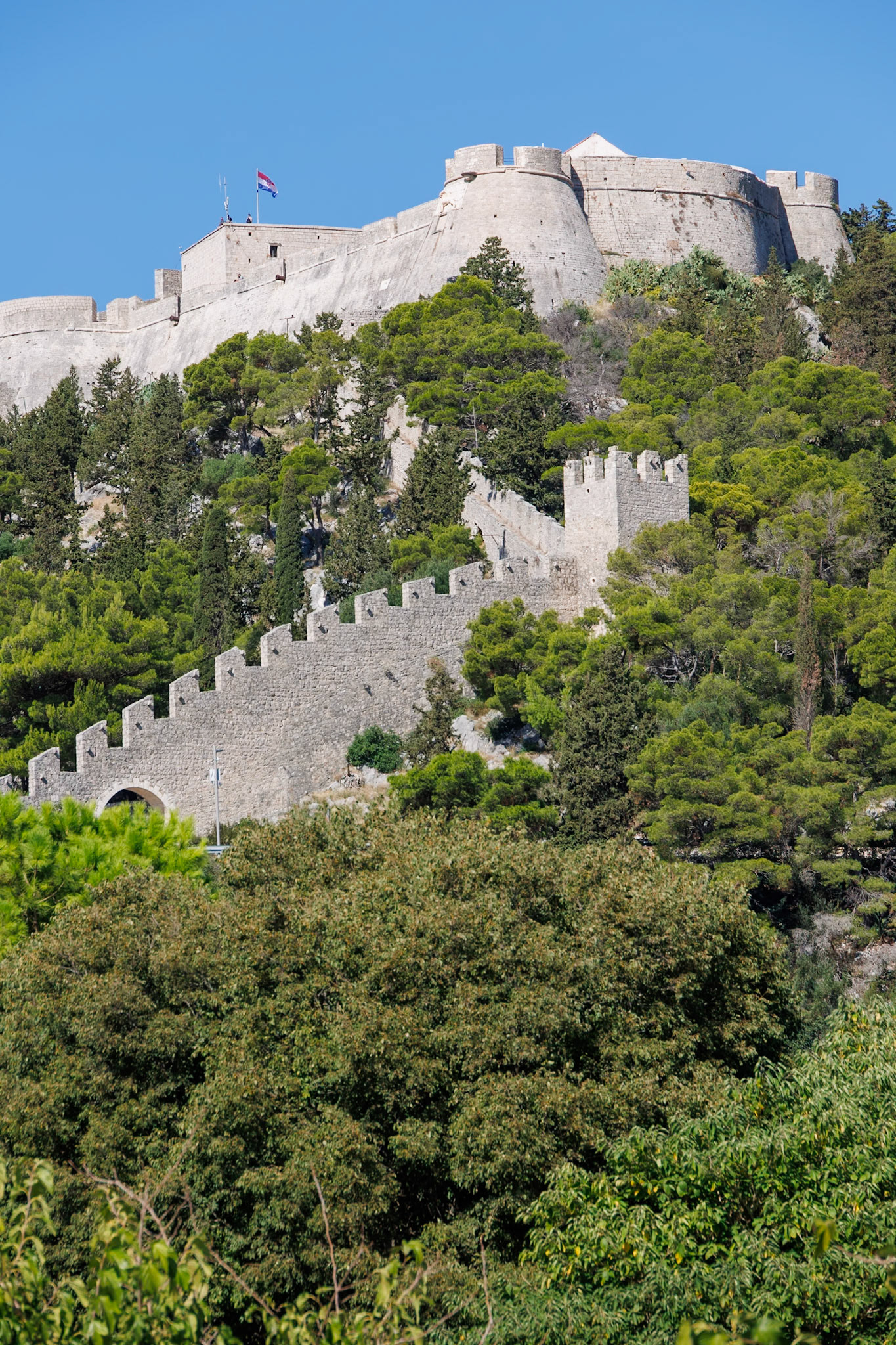 _2024-09-23__Canon__Canon EOS R3__ RF24-240mm F4-6.3 IS USM__f/8__1/250 sec__Riva__Grad Hvar__Croatia__43°10'20.3988" N 16°26'45.6432" E