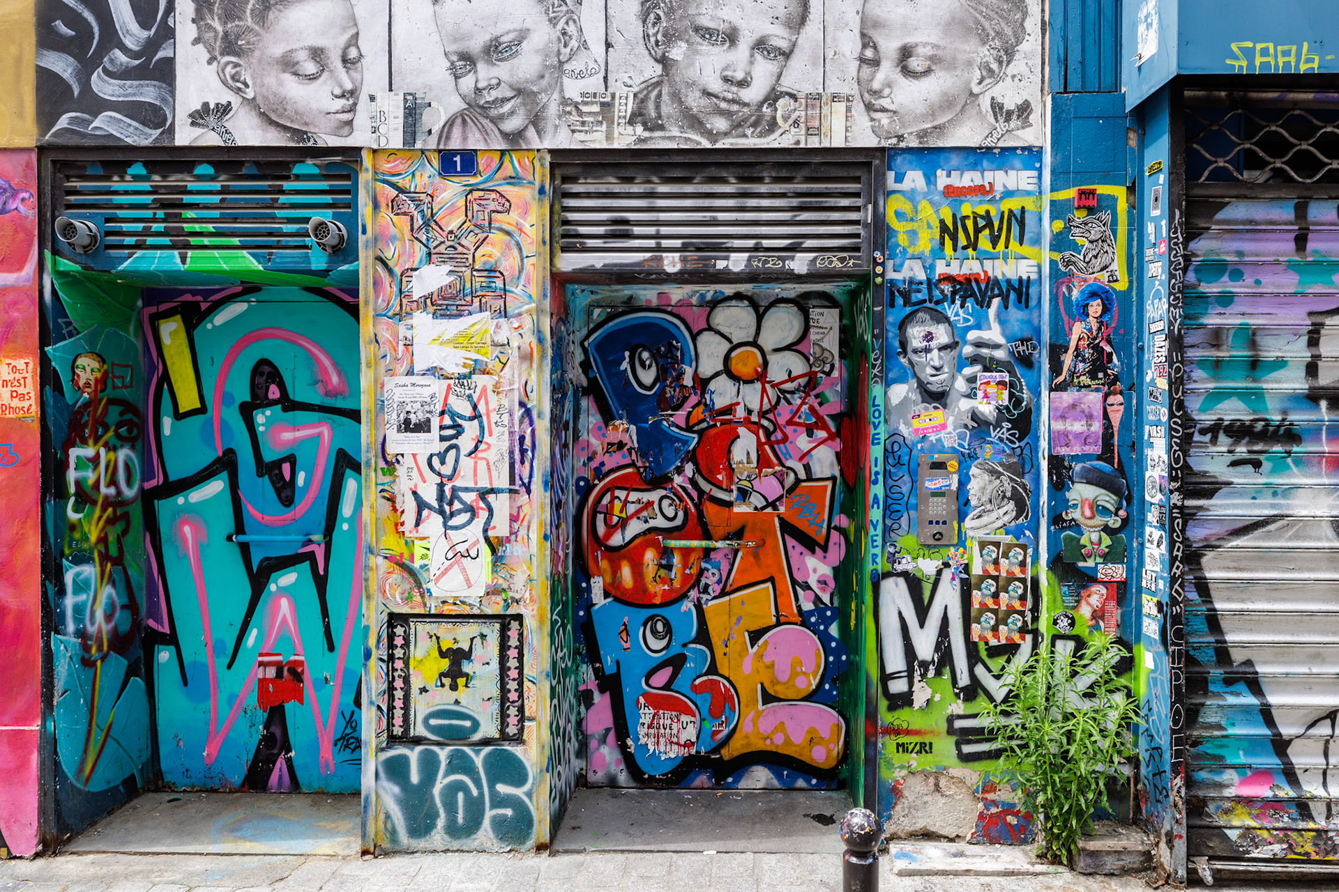_2025-06-28__Canon__Canon EOS R3__ RF15-35mm F2.8 L IS USM__f/5__1/200 sec__Rue de Belleville__Paris__France__48°52'17.9292" N 2°22'44.2488" E
