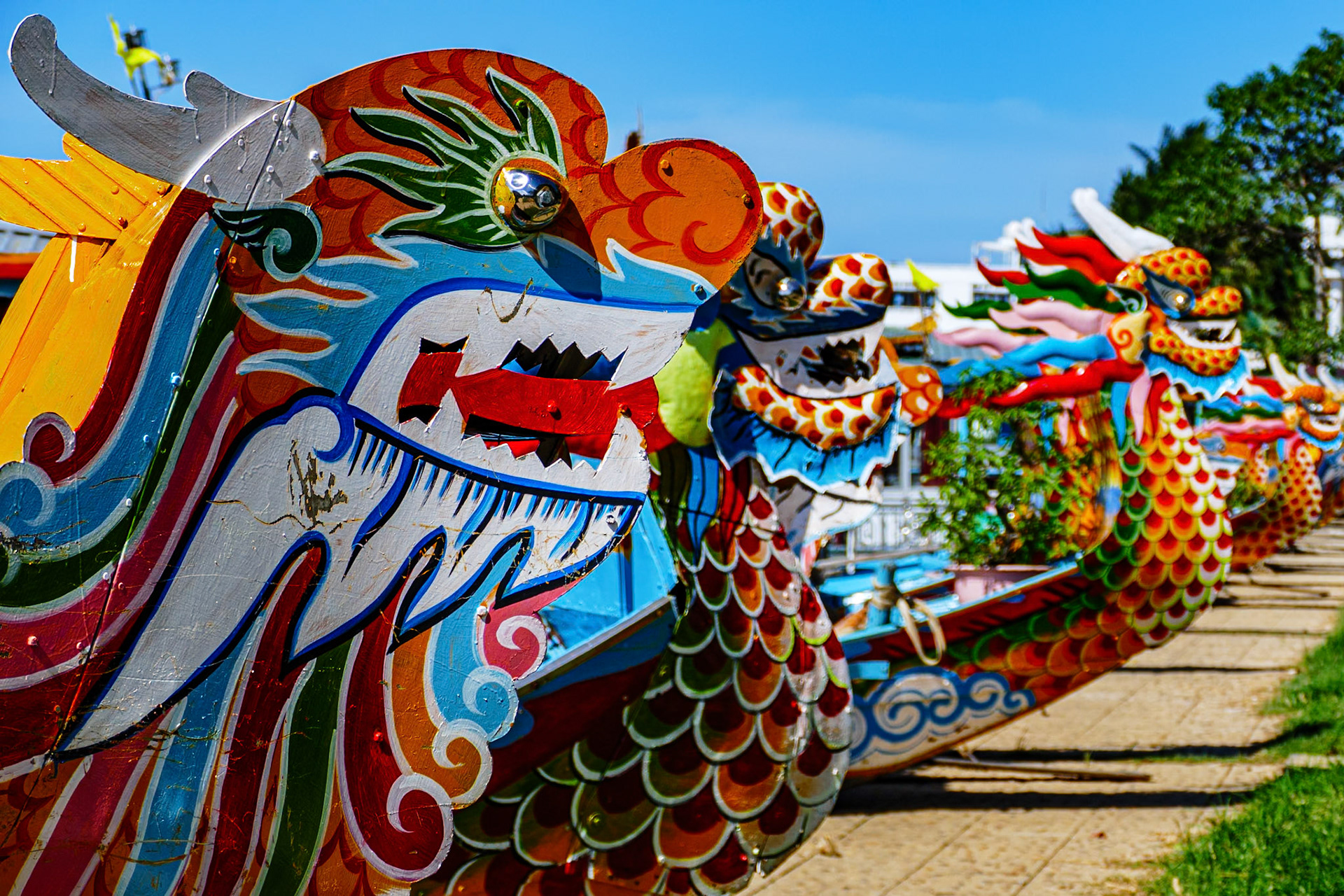 _2019-09-12__Panasonic__DMC-FZ1000__ __f/3.9__1/1250 sec__Lê Lợi__Huế__Vietnam__16°28'10.1028" N 107°35'29.8356" E