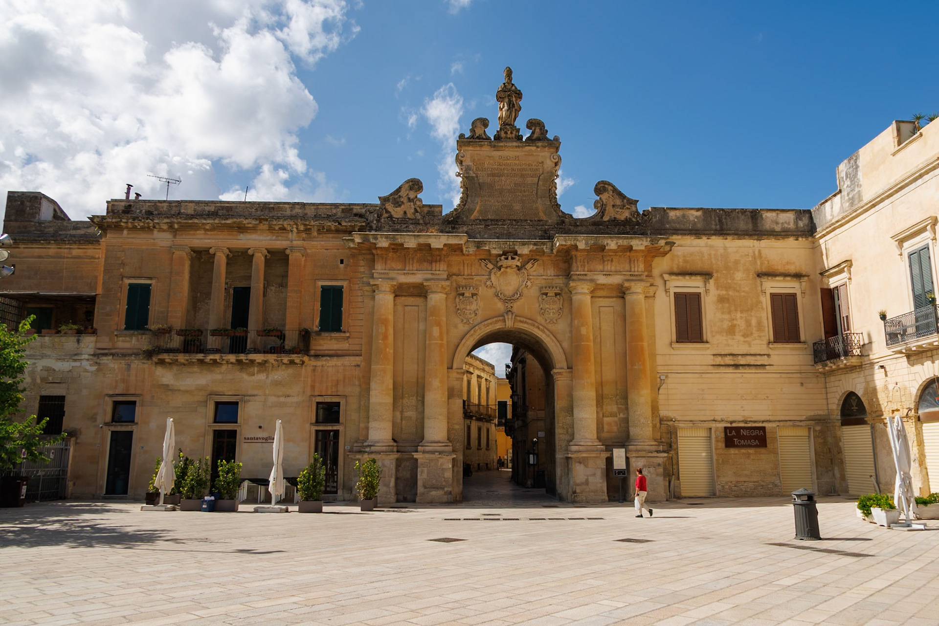 _2024-09-13__Canon__Canon EOS R3__ RF24-240mm F4-6.3 IS USM__f/14__1/80 sec__Via Leonardo Prato__Lecce__Italy__40°20'58.1712" N 18°10'22.0368" E