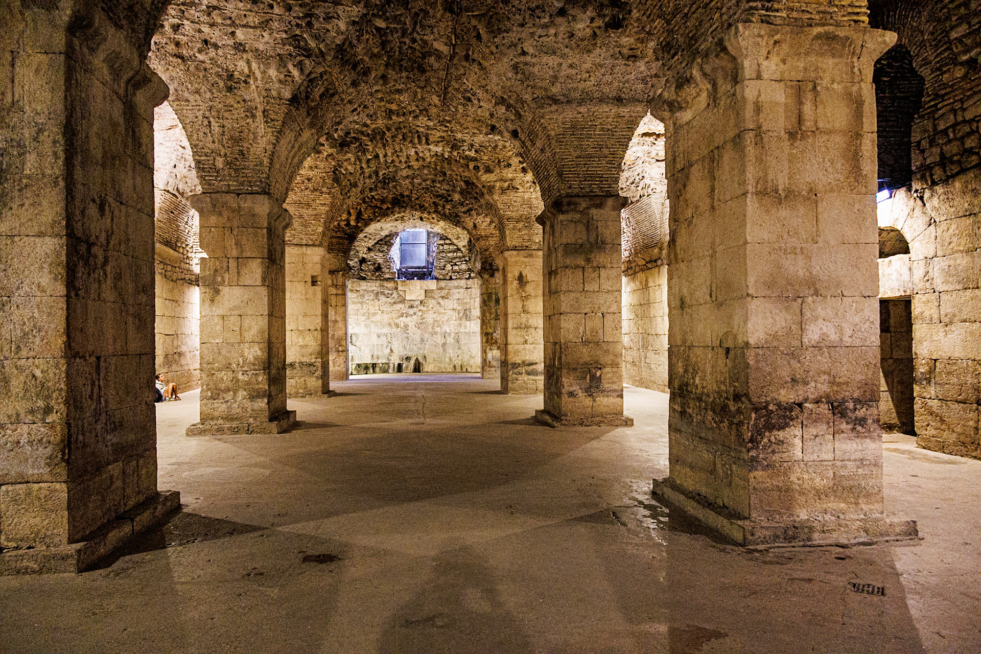 _2024-09-22__Canon__Canon EOS R3__ RF24-240mm F4-6.3 IS USM__f/4__1/80 sec__Dobri__Split__Croatia__43°30'30.1968" N 16°26'24.8928" E