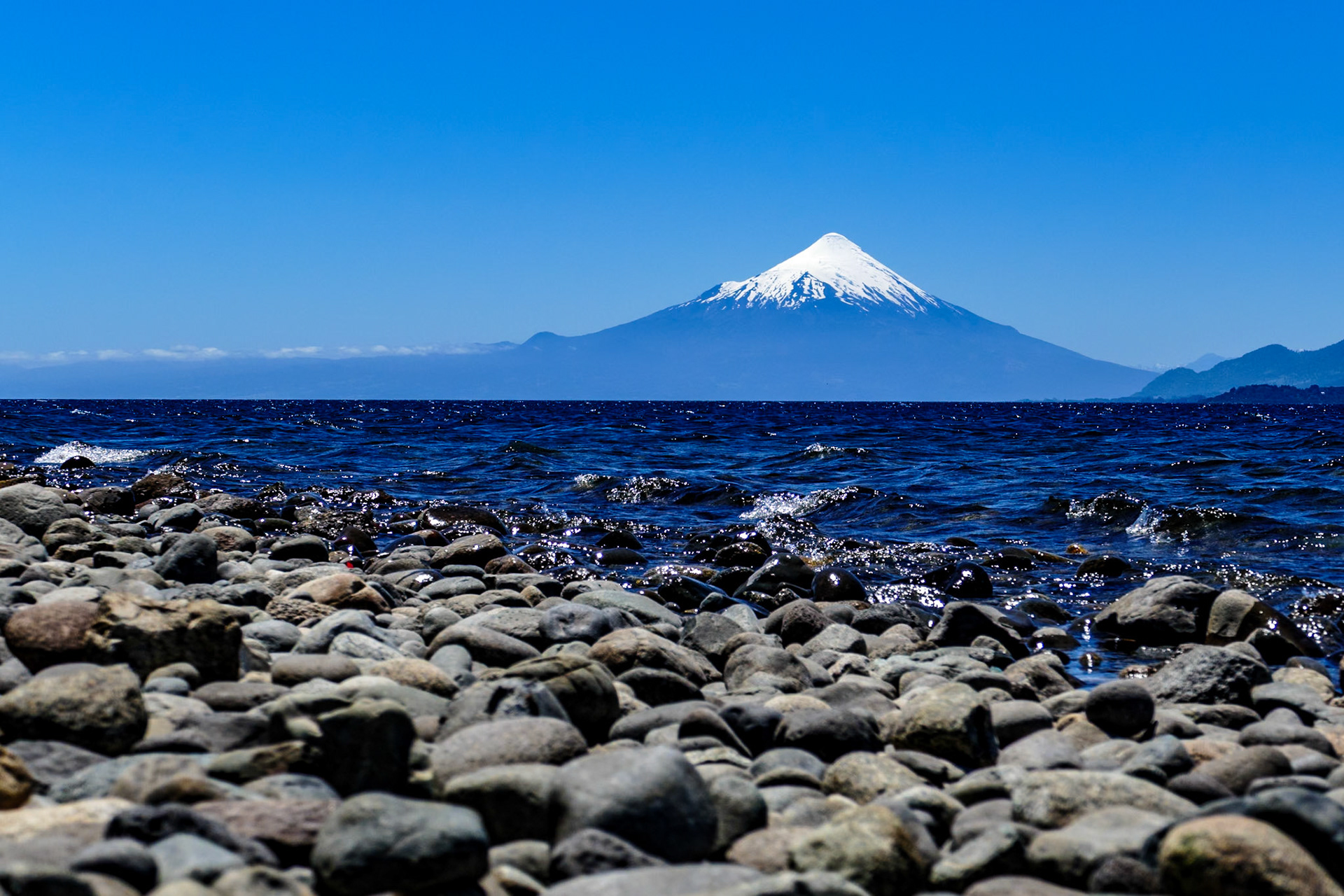 _2019-12-31__Panasonic__DMC-FZ1000__ __f/4.5__1/2000 sec__Santa Rosa__Puerto Varas__Chile__41°18'43.3512" S 72°58'41.2284" W