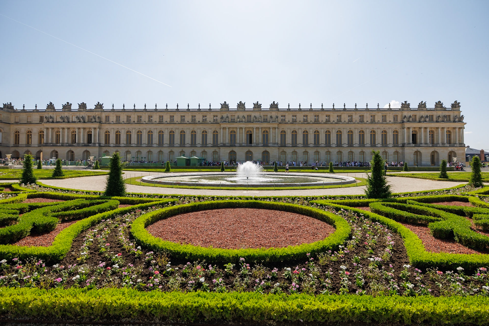 _2025-06-17__Canon__Canon EOS R3__ RF15-35mm F2.8 L IS USM__f/2.8__1/2000 sec__Place d'Armes__Versailles__France__48°48'12.672" N 2°7'10.1892" E