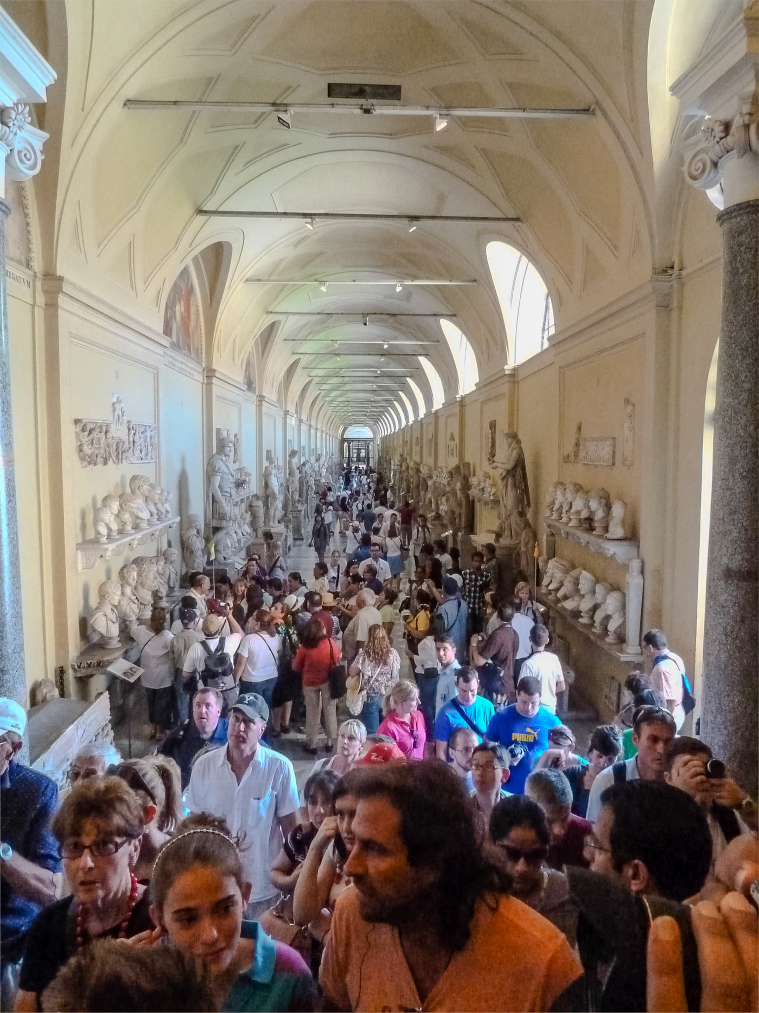 2011-07-13 09:59:47__f/3.3_1/50 sec_Via Lombardia_Rome_Italy_41°54'26.3988" N 12°29'13.2" E