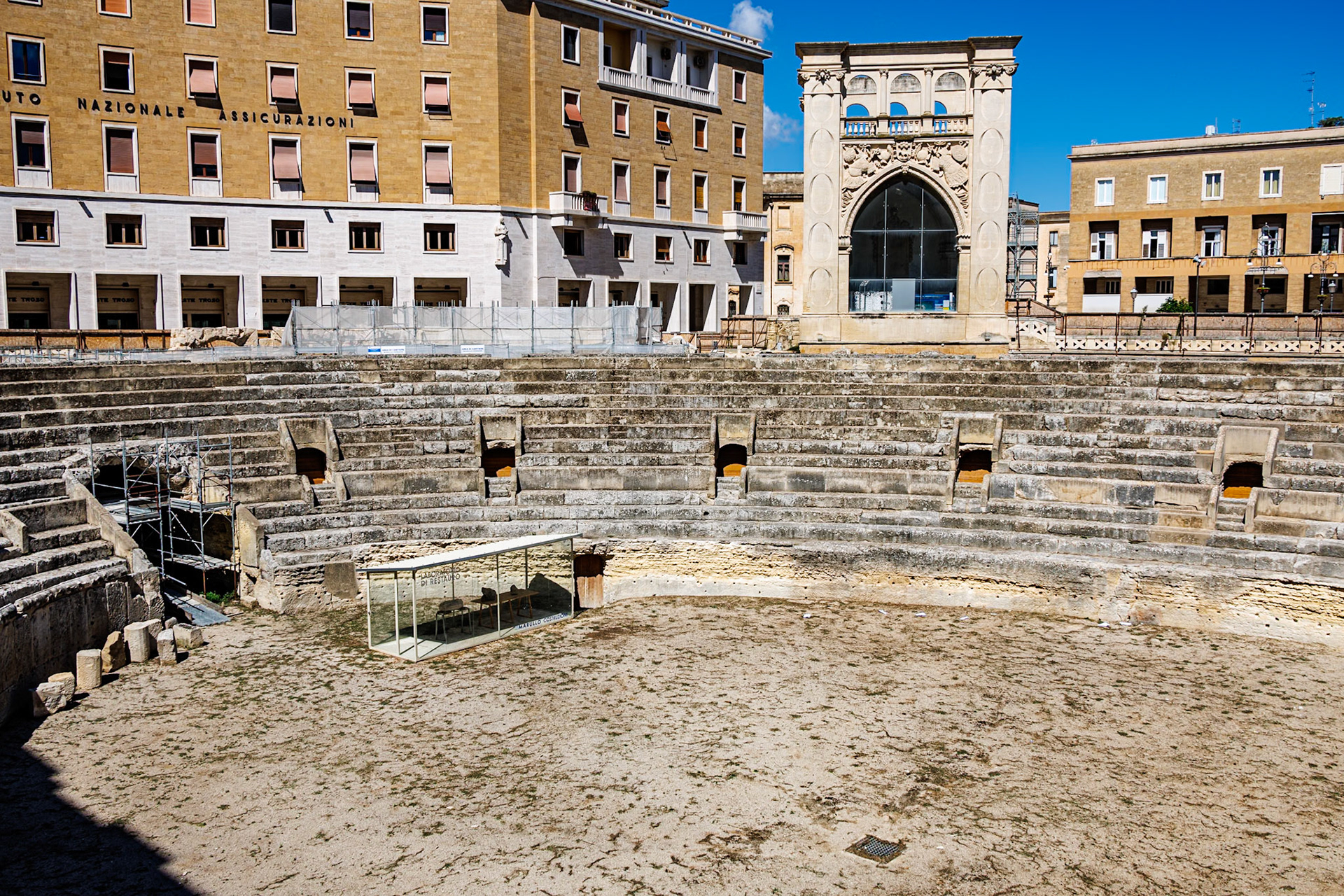 2024-09-11 10:41:53_RF24-240mm F4-6.3 IS USM_f/10_1/320 sec_Via Leonardo Prato_Lecce_Italy_40°21'14.7852" N 18°10'20.7732" E