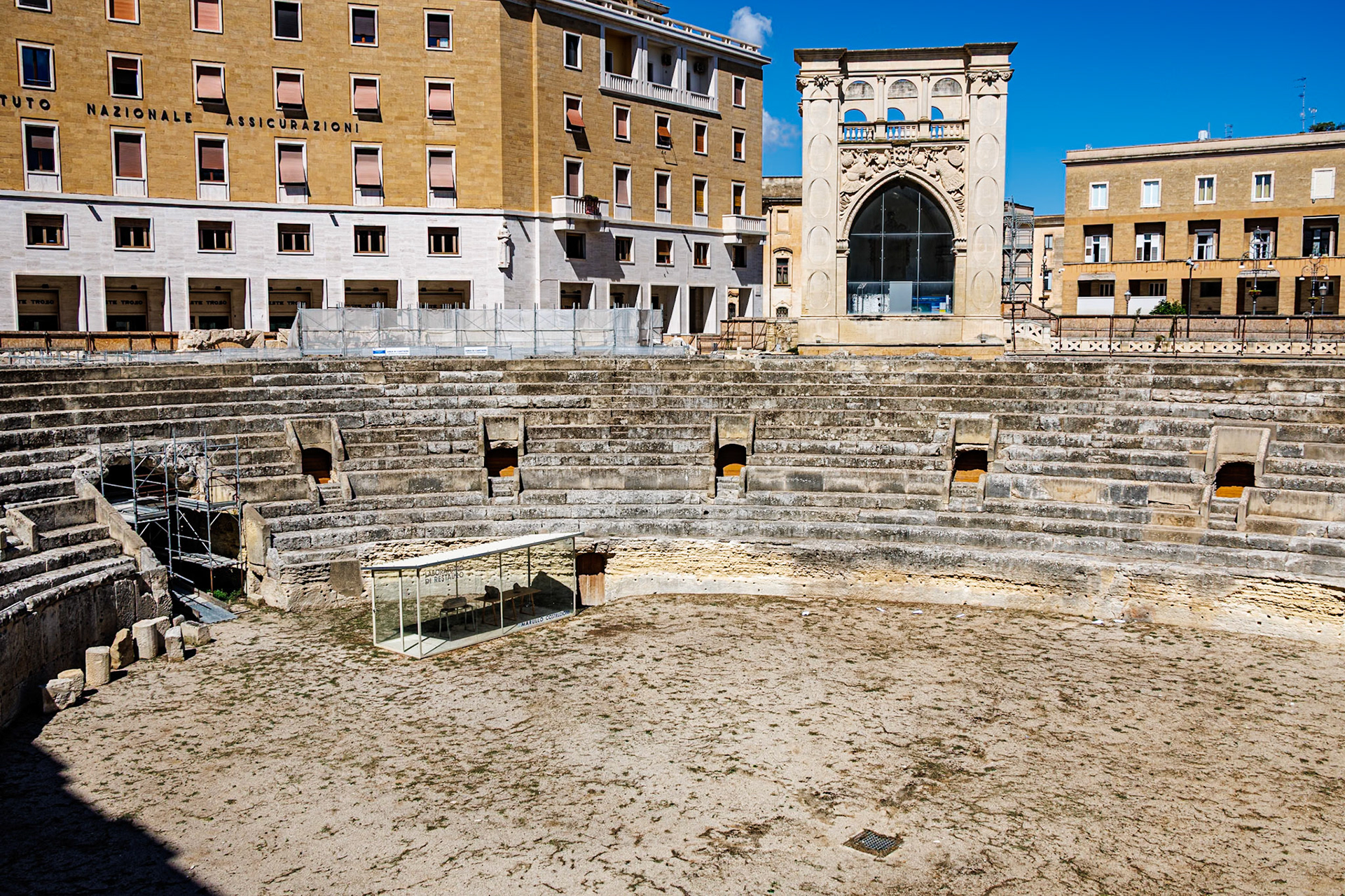 _2024-09-11__Canon__Canon EOS R3__ RF24-240mm F4-6.3 IS USM__f/10__1/320 sec__Via Leonardo Prato__Lecce__Italy__40°21'14.7852" N 18°10'20.7732" E