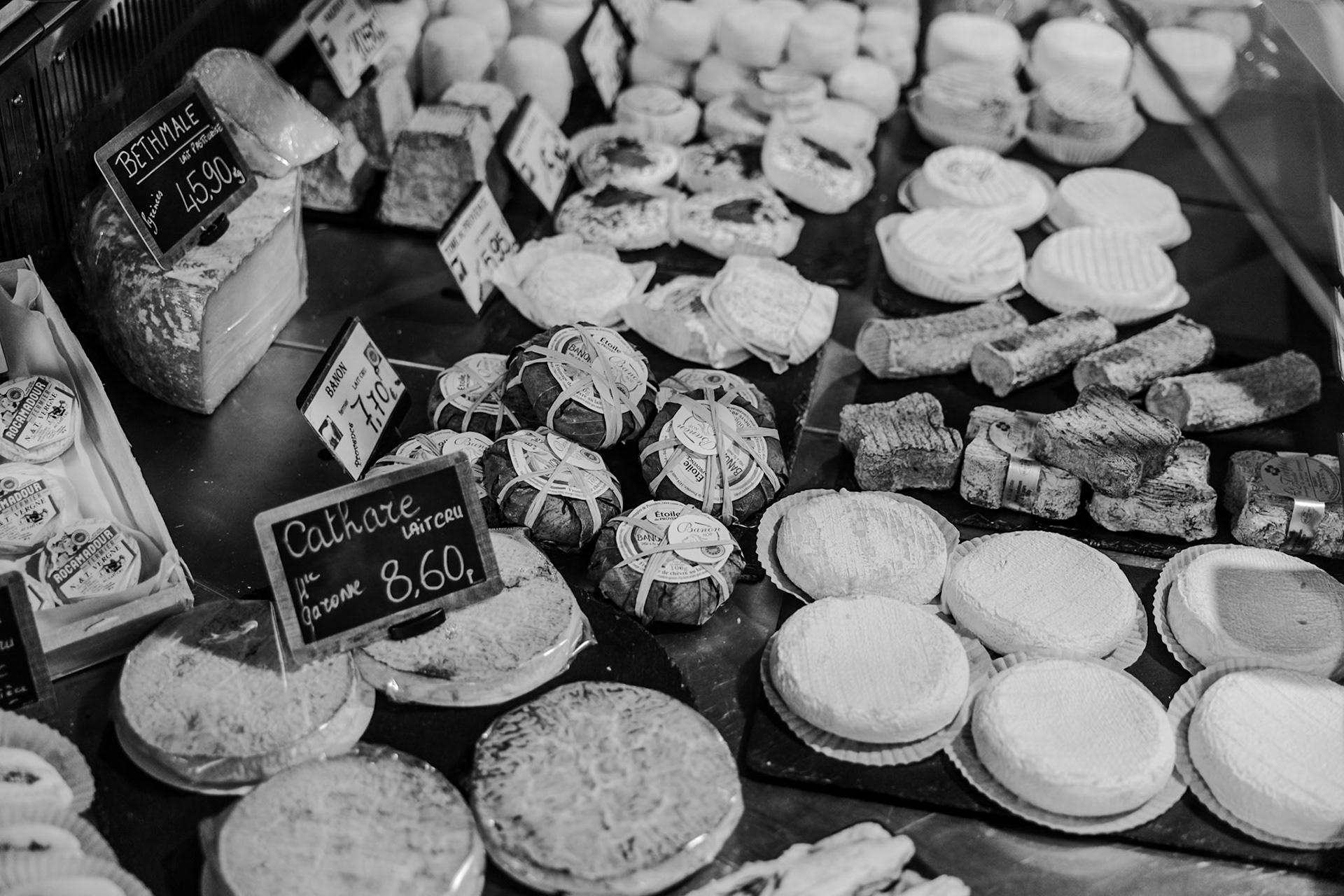 _2025-06-03__Canon__Canon EOS R3__ RF28-70mm F2.8 IS STM__f/2.8__1/60 sec__Boulevard Saint-Germain__Paris__France__48°51'12.15" N 2°20'4.11" E