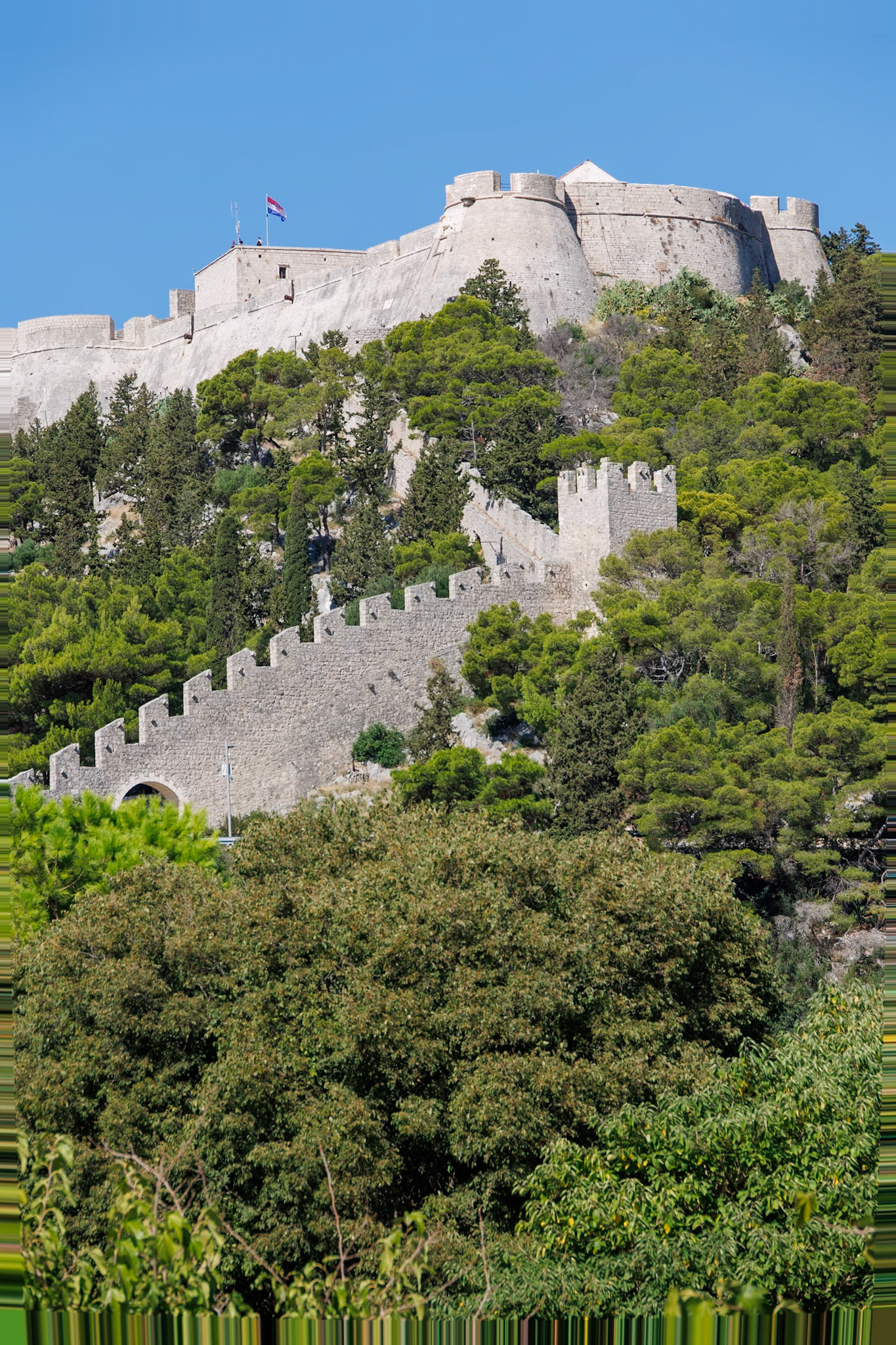 2024-09-23 10:27:56RF24-240mm F4-6.3 IS USMf/81/250 sec43°10'20.3988" N 16°26'45.6432" E