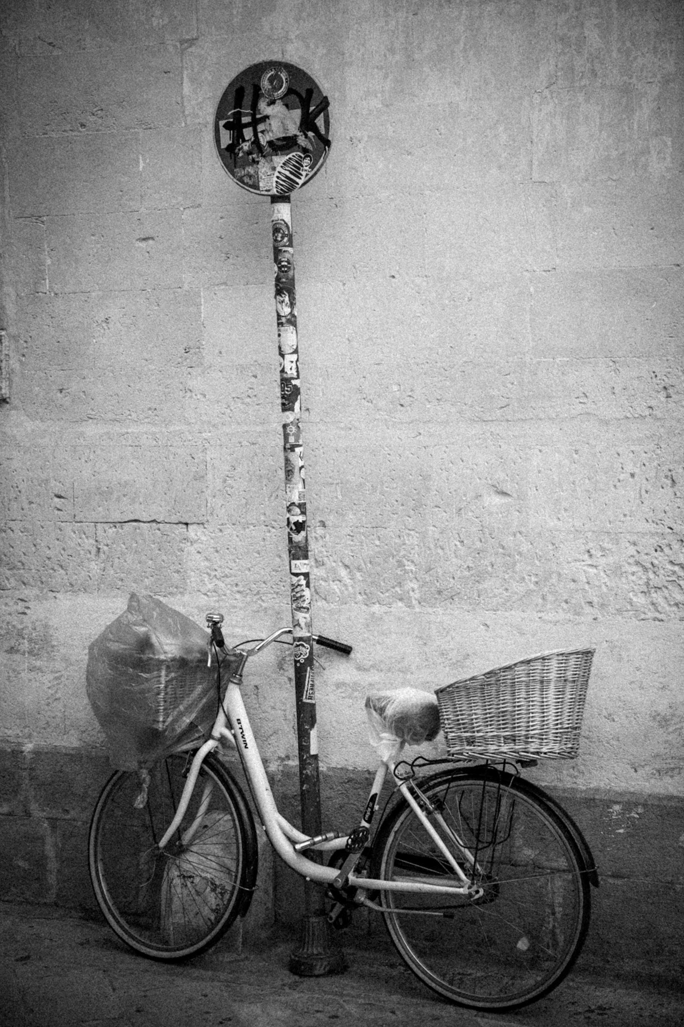 2024-09-10 12:35:30_RF24-240mm F4-6.3 IS USM_f/6.3_1/80 sec_Via Leonardo Prato_Lecce_Italy_40°21'7.0452" N 18°10'14.0412" E