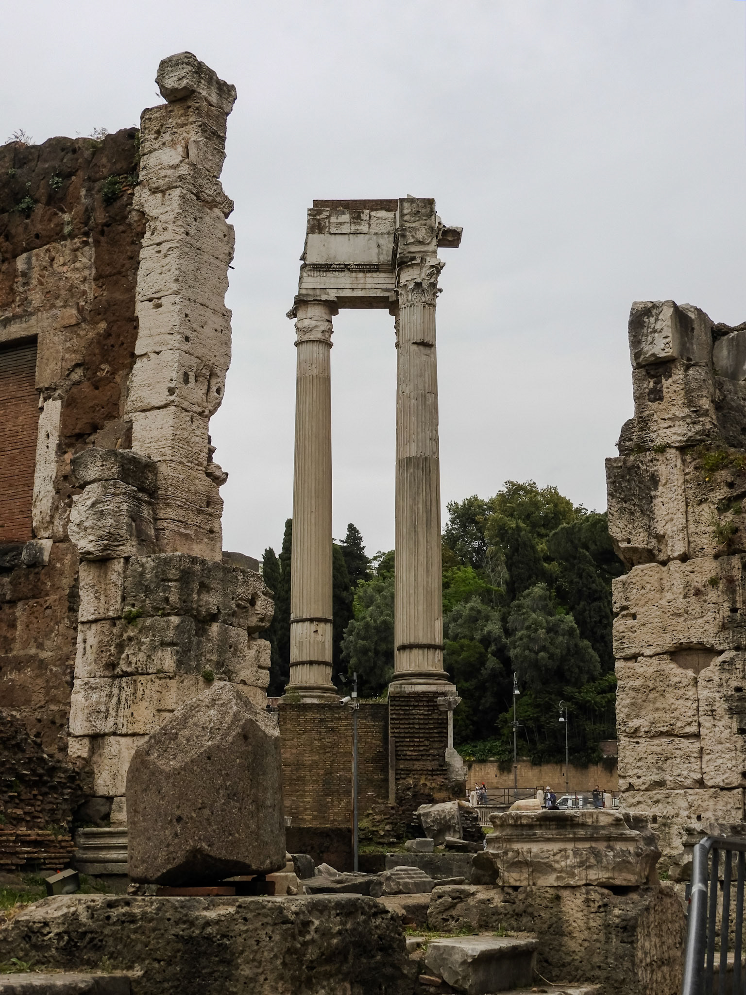 2018-05-02 12:58:42__f/4_1/640 sec_Vicolo di Santa Margherita_Rome_Italy_41°53'32.6508" N 12°28'44.2128" E