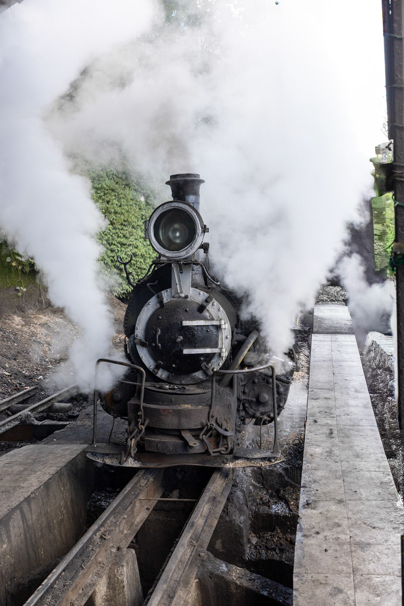 __2025-11-15__Canon__Canon EOS R3__ RF15-35mm F2.8 L IS USM__f/6.3__1/320 sec__Hill Cart Road__Ghoom__India__27°2'13.848" N 88°15'45.5688" E