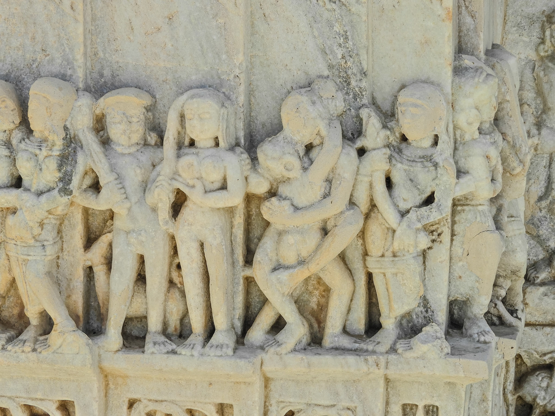 2018-02-22 13:35:11__f/5_1/400 sec__Desuri Tehsil_India_25°6'56.9952" N 73°28'19.6428" E