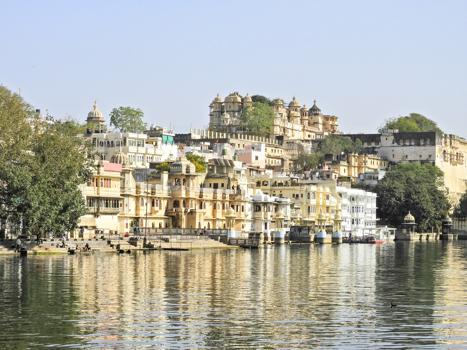 _2018-02-20__Coolpix B700__ __f/4.8__1/1250 sec__Jagdish Temple Road__Udaipur__India__24°34'53.202" N 73°40'52.9212" E_