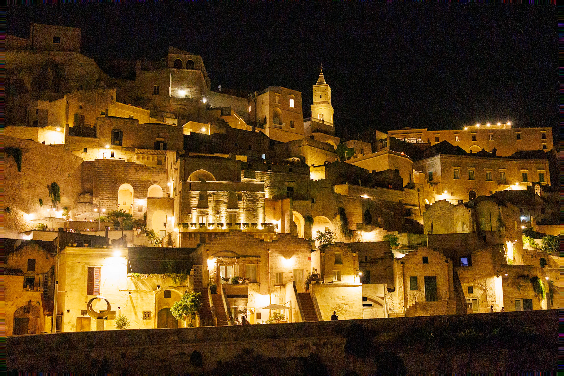 2024-09-08 19:22:09_RF24-240mm F4-6.3 IS USM_f/5_1/60 sec_Rione Casalnuovo_Matera_Italy_40°39'53.1468" N 16°36'42.8112" E