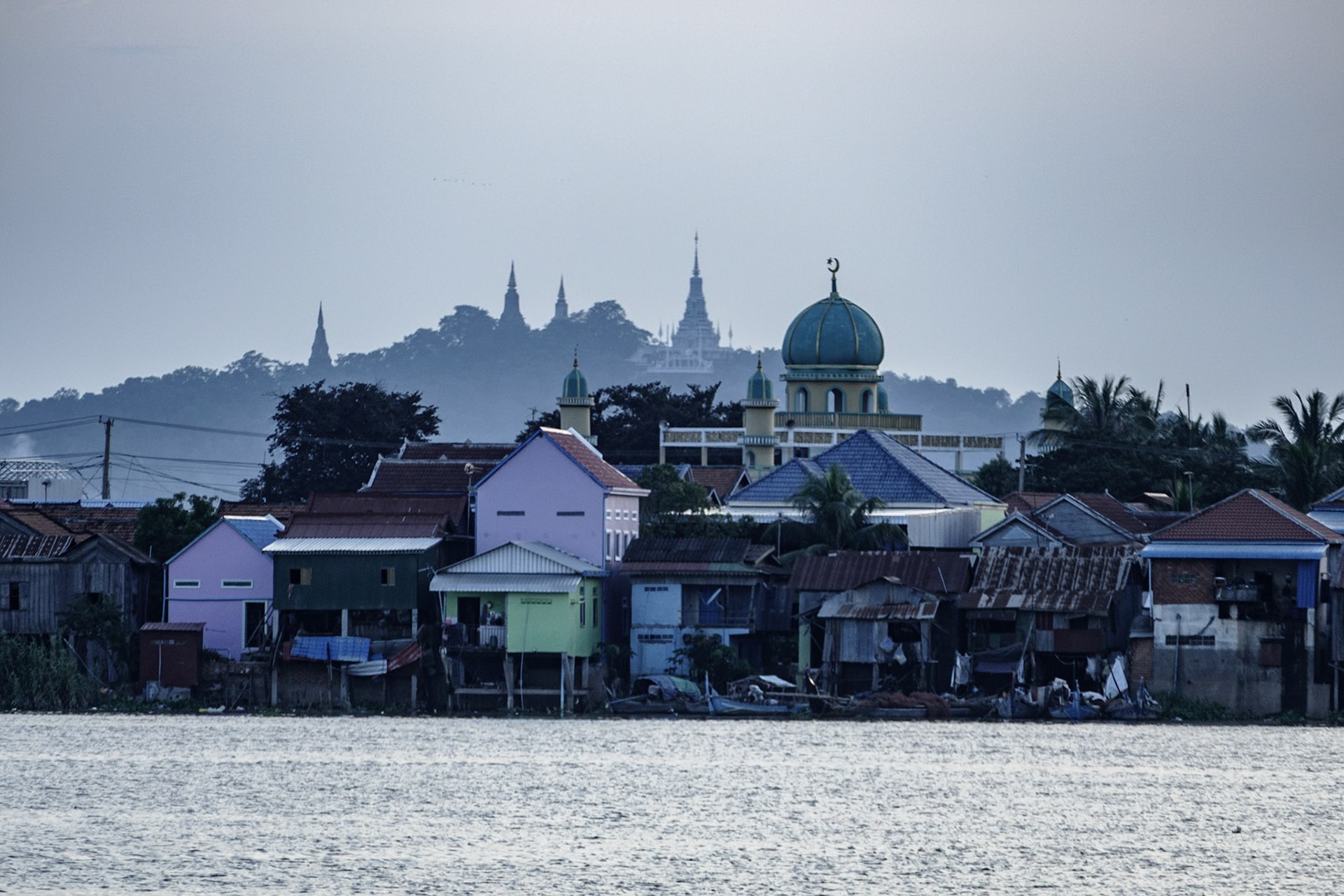 _2019-09-25__Panasonic__DMC-FZ1000__ __f/4__1/160 sec____Ponhea Lueu__Cambodia__11°48'33.2568" N 104°48'41.9508" E
