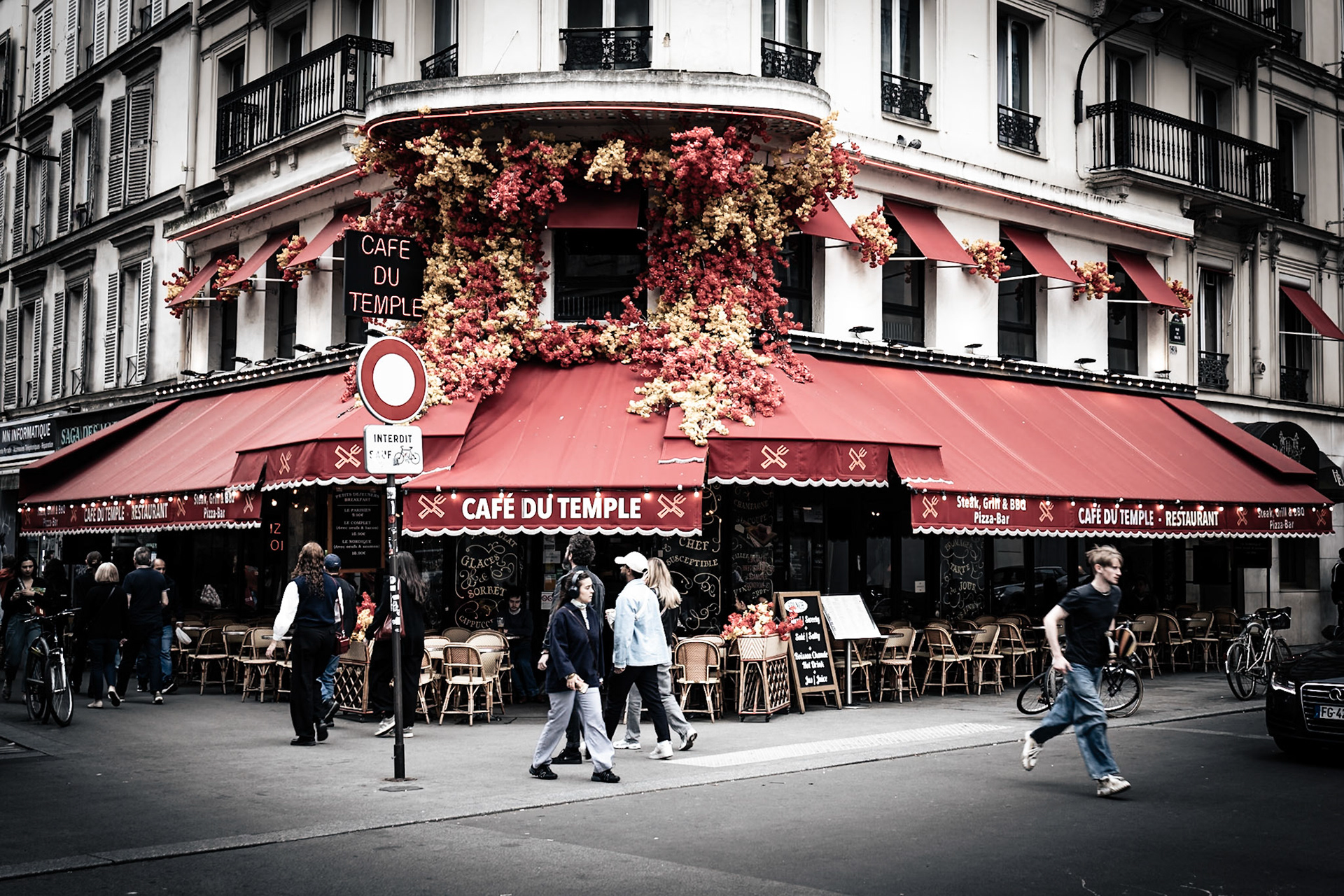 _2025-06-07__Canon__Canon EOS R3__ RF28-70mm F2.8 IS STM__f/4__1/125 sec__Rue Meslay__Paris__France__48°52'4.026" N 2°21'49.2228" E