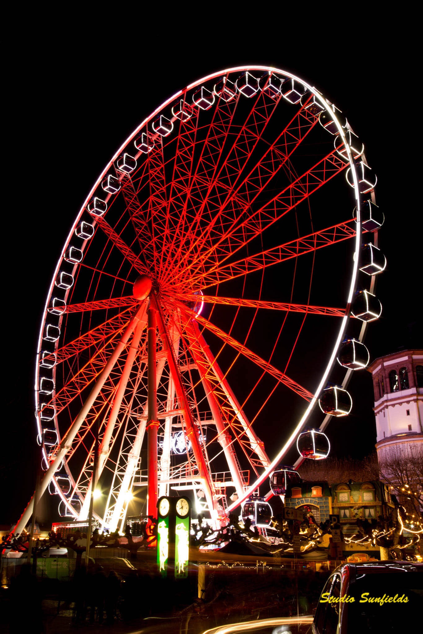 Dusseldorf reuzen rad op de kerstmarkt