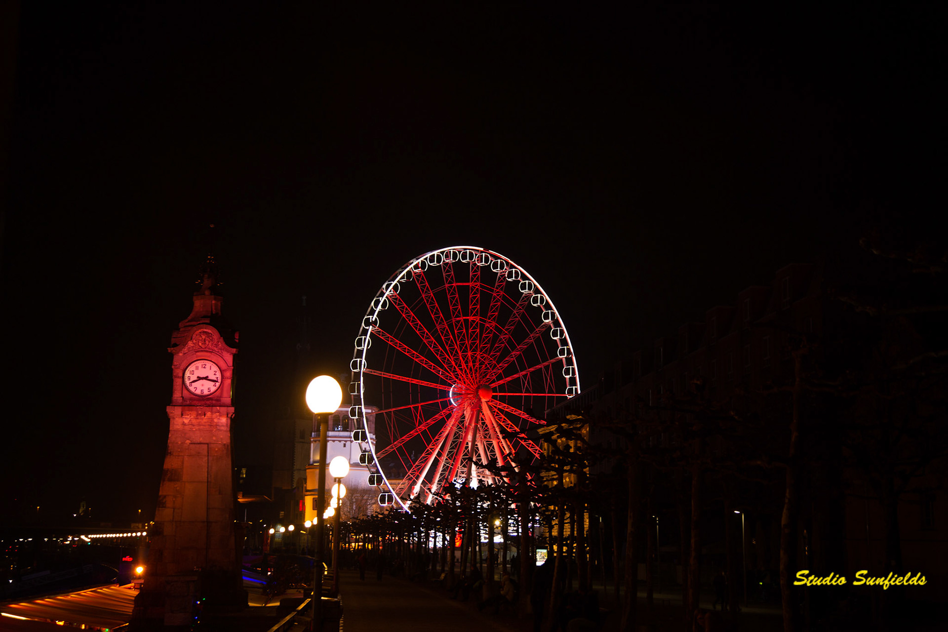 Dusseldorf reuzen rad op de kerstmarkt