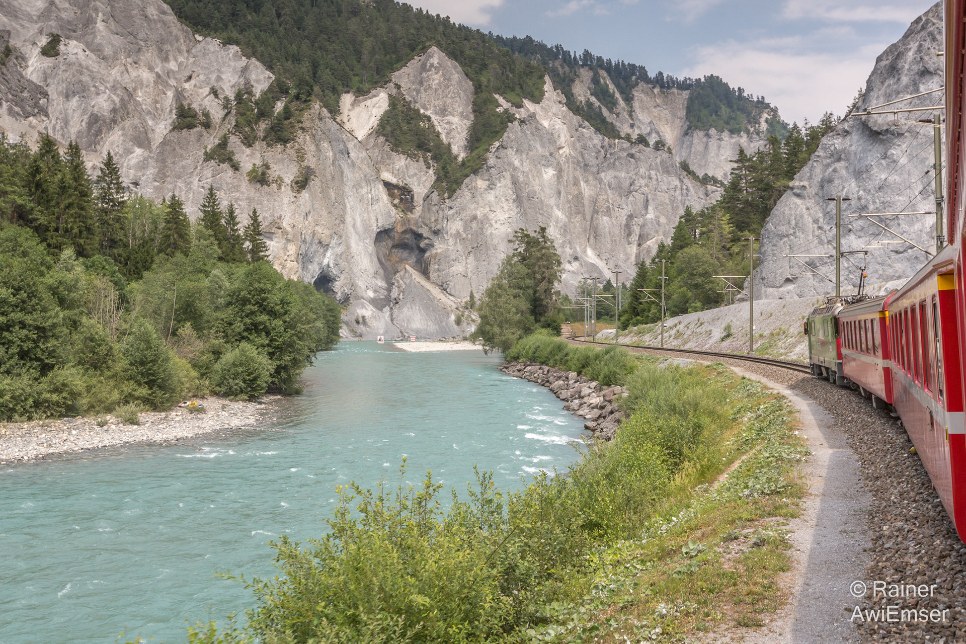 Rhein-Mythos, Bilderreise von den Schweizer Bergen bis zur Nordsee, Vorderrheinschlucht, Rhätische Bahn, die Kleine Rote