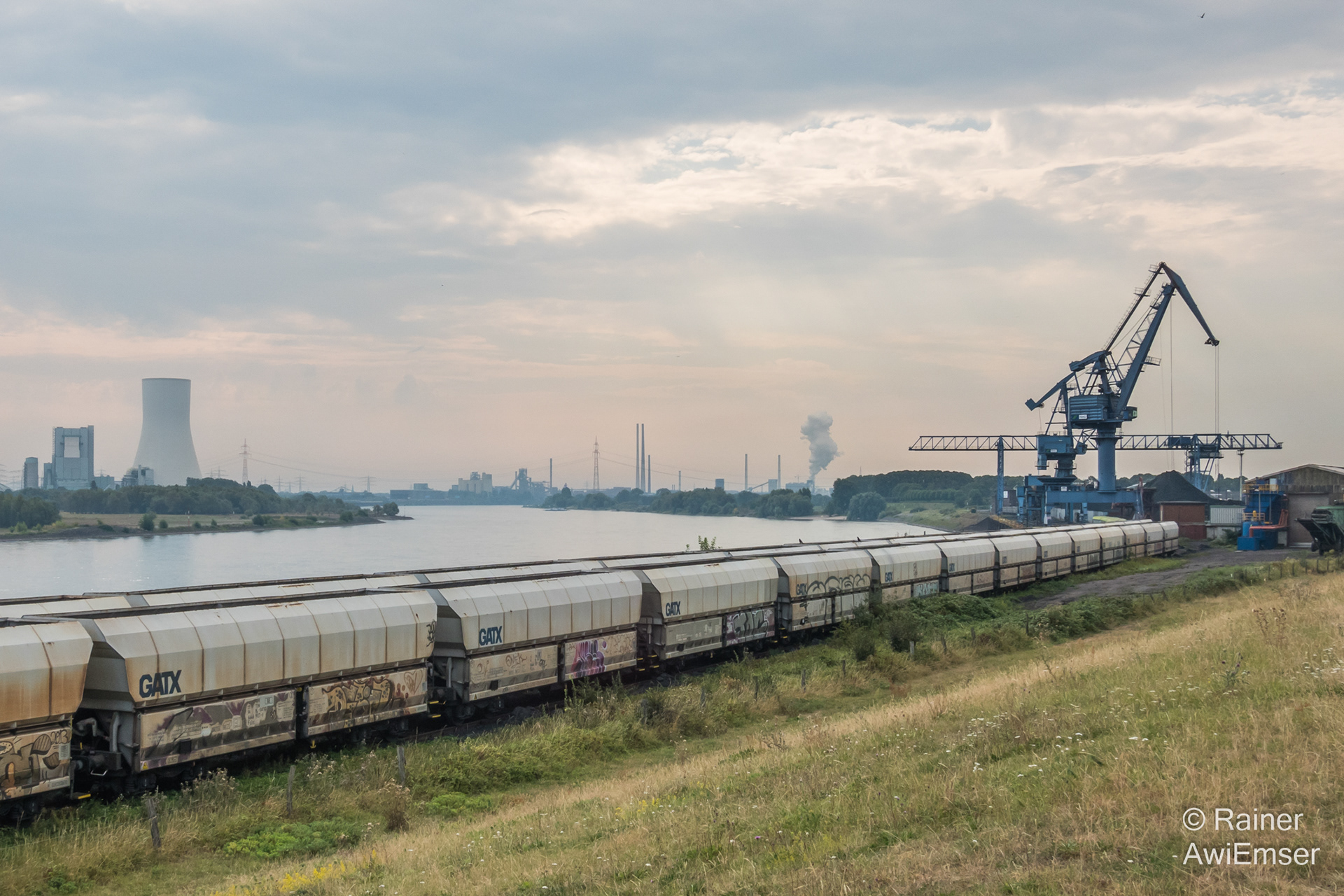 Rhein-Mythos, Bilderreise von den Schweizer Bergen bis zur Nordsee, Hafen Orsoy, Duisburg, Strukturwandel, Ruhrgebiet