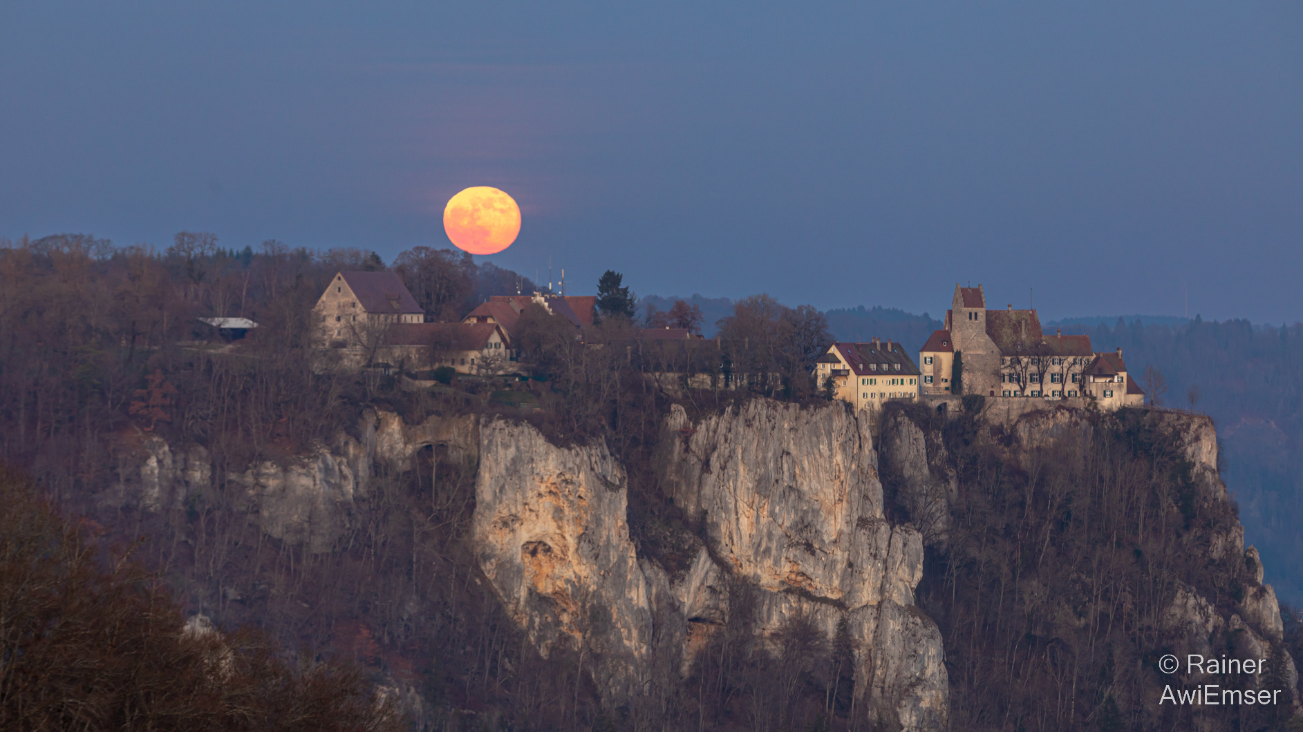 Mondaufgang, roter Mond, Naturpark, Obere Donau, Deutschland