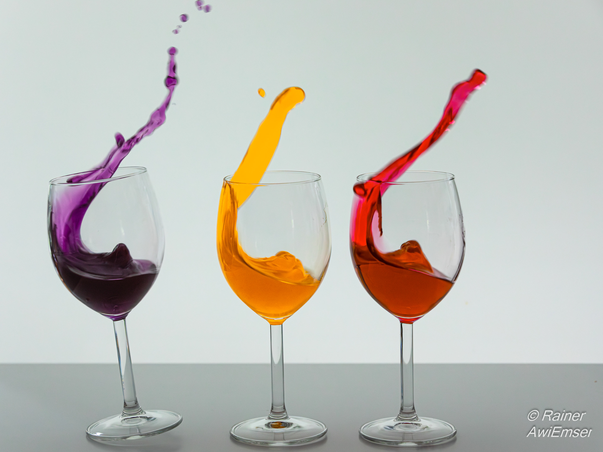 Splash Aufnahmen mit Weingläsern