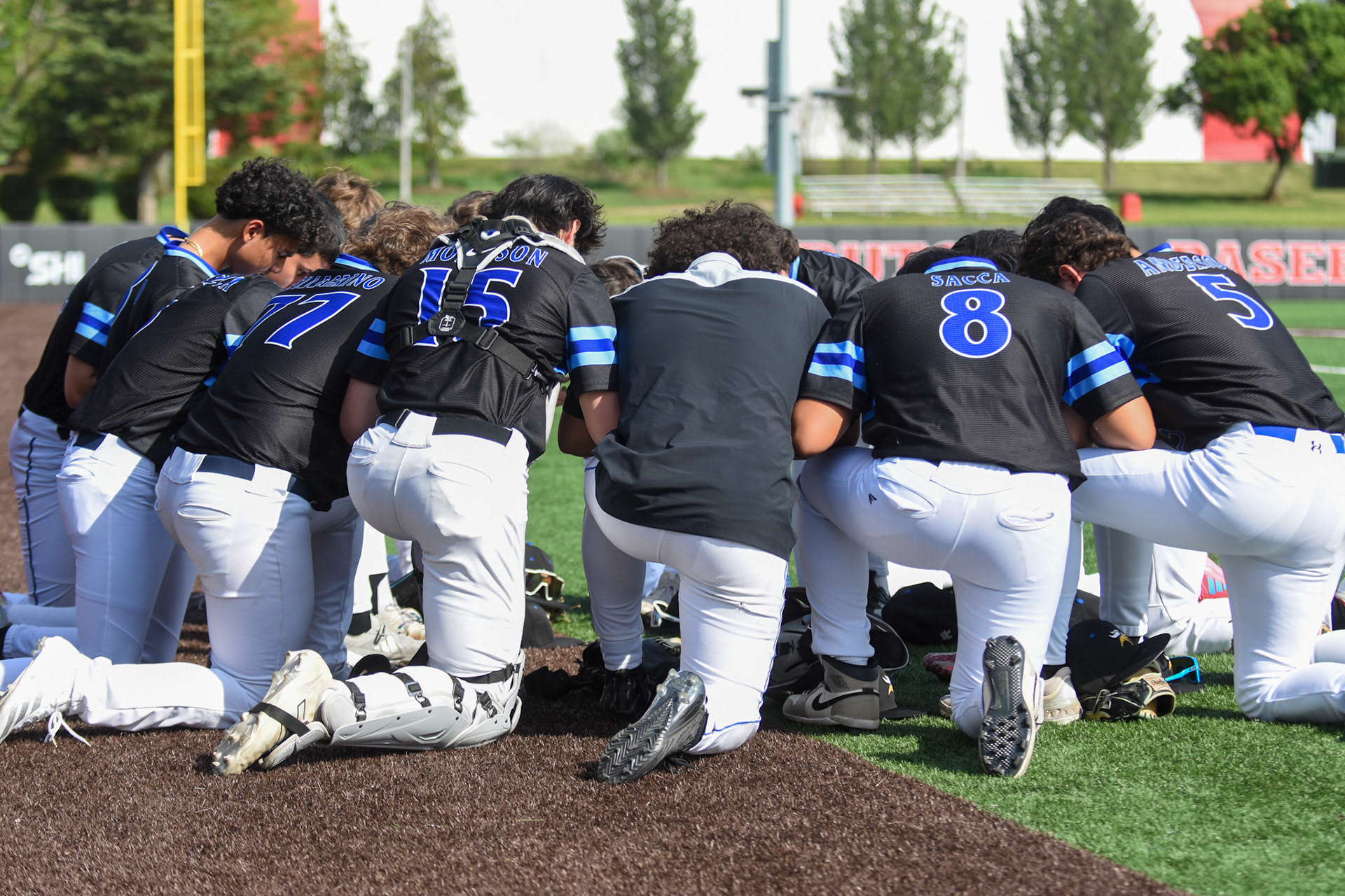 Union Catholic prays before showdown with #1 team in NJ at Bainton Field