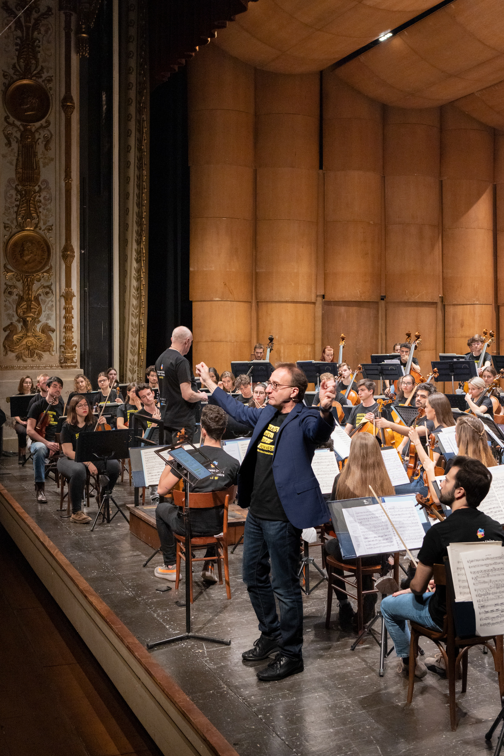 Ferrara Musica - 27-03-2022 - Introduzione al Concerto per Orchestra di B. Bartók - Euyo - Peter Stark, direttore - Foto © Marco Caselli Nirmal