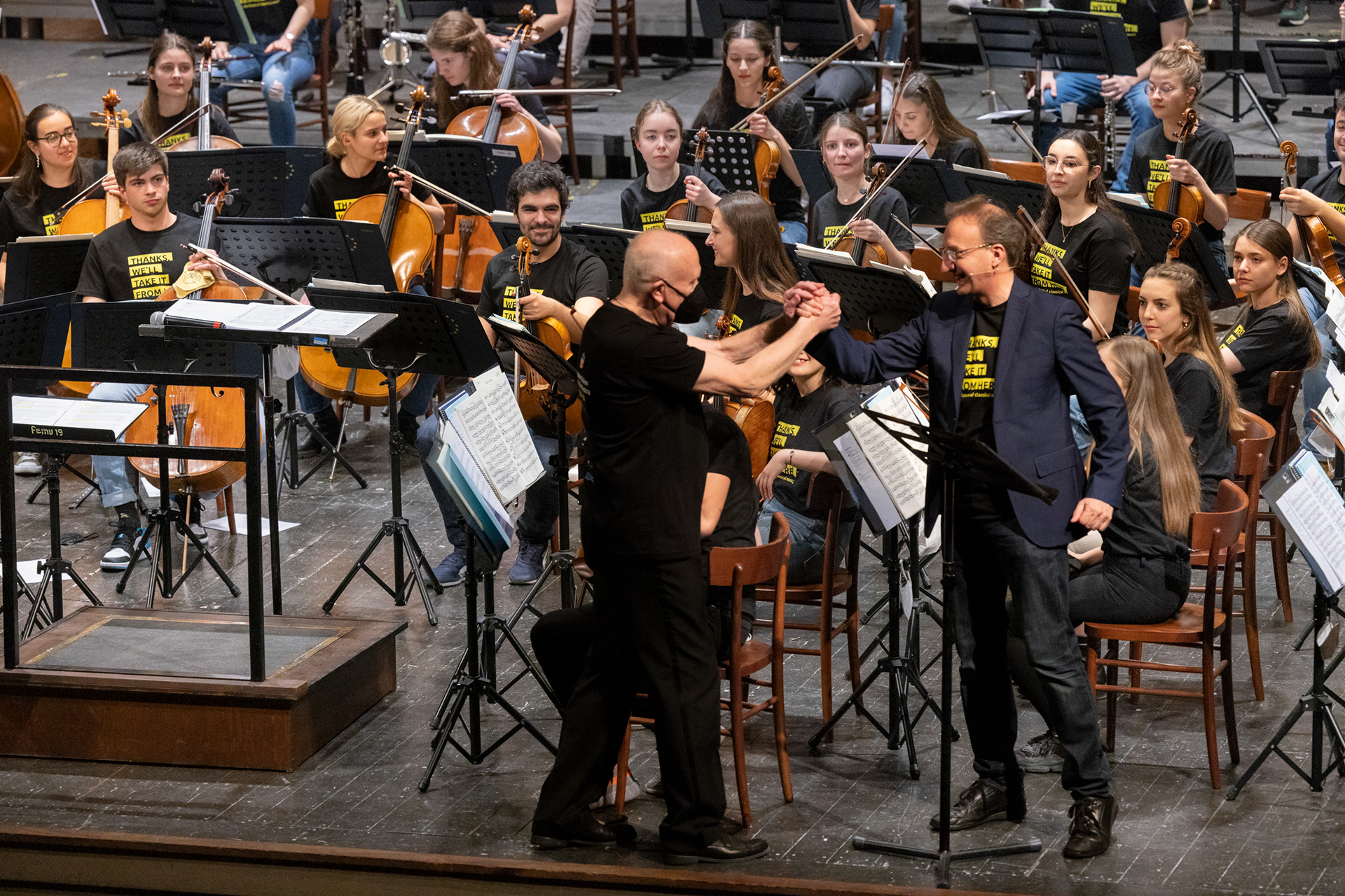 Ferrara Musica - 27-03-2022 - Introduzione al Concerto per Orchestra di B. Bartók - Euyo - Peter Stark, direttore - Foto © Marco Caselli Nirmal 
