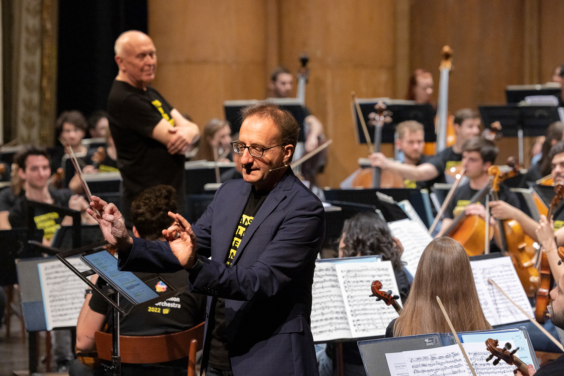Ferrara Musica - 27-03-2022 - Introduzione al Concerto per Orchestra di B. Bartók - Euyo - Peter Stark, direttore - Foto © Marco Caselli Nirmal
