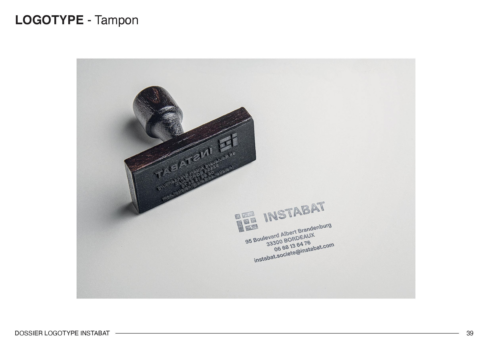Tampon avec l'identité visuelle de l'entreprise Instabat. Stamp with the visual identity of the company Instabat.