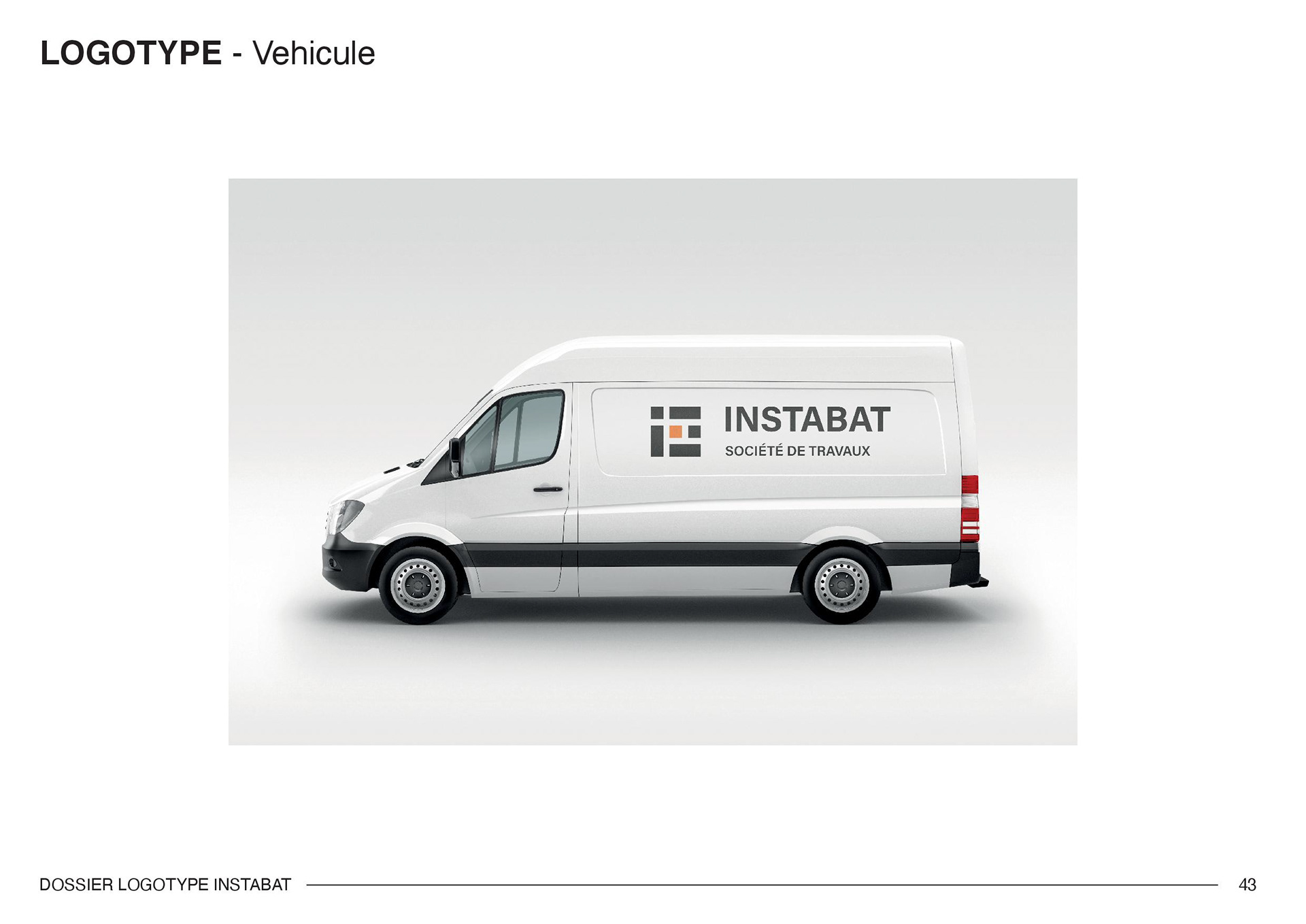 Véhicule avec l'identité visuelle de l'entreprise Instabat. Vehicle with the visual identity of the company Instabat.