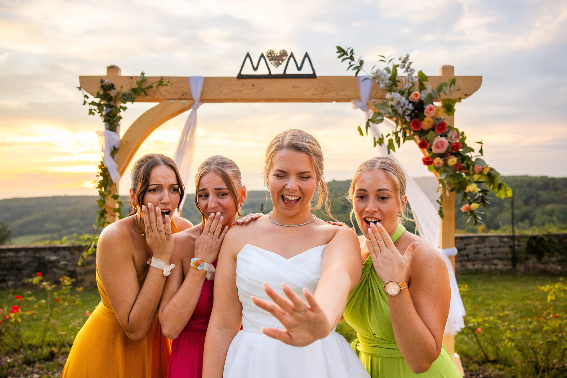 Les photos de groupes pendant un mariage peuvent aussi être fun !