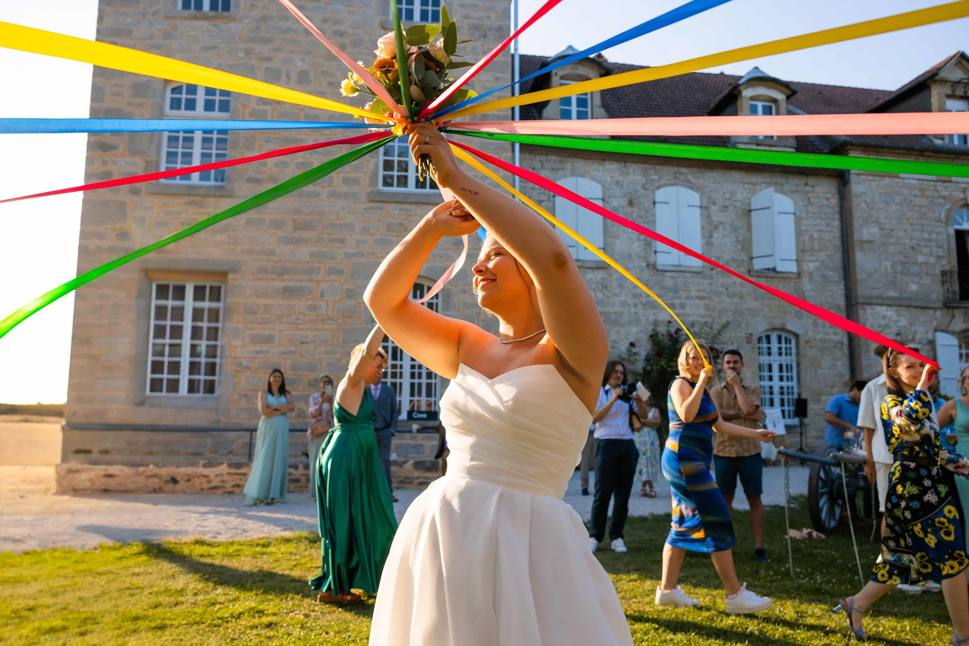Le jeu des rubans - Mariage au château de Montmartin