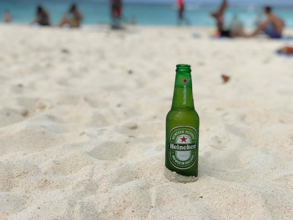 En öl på Aruba
