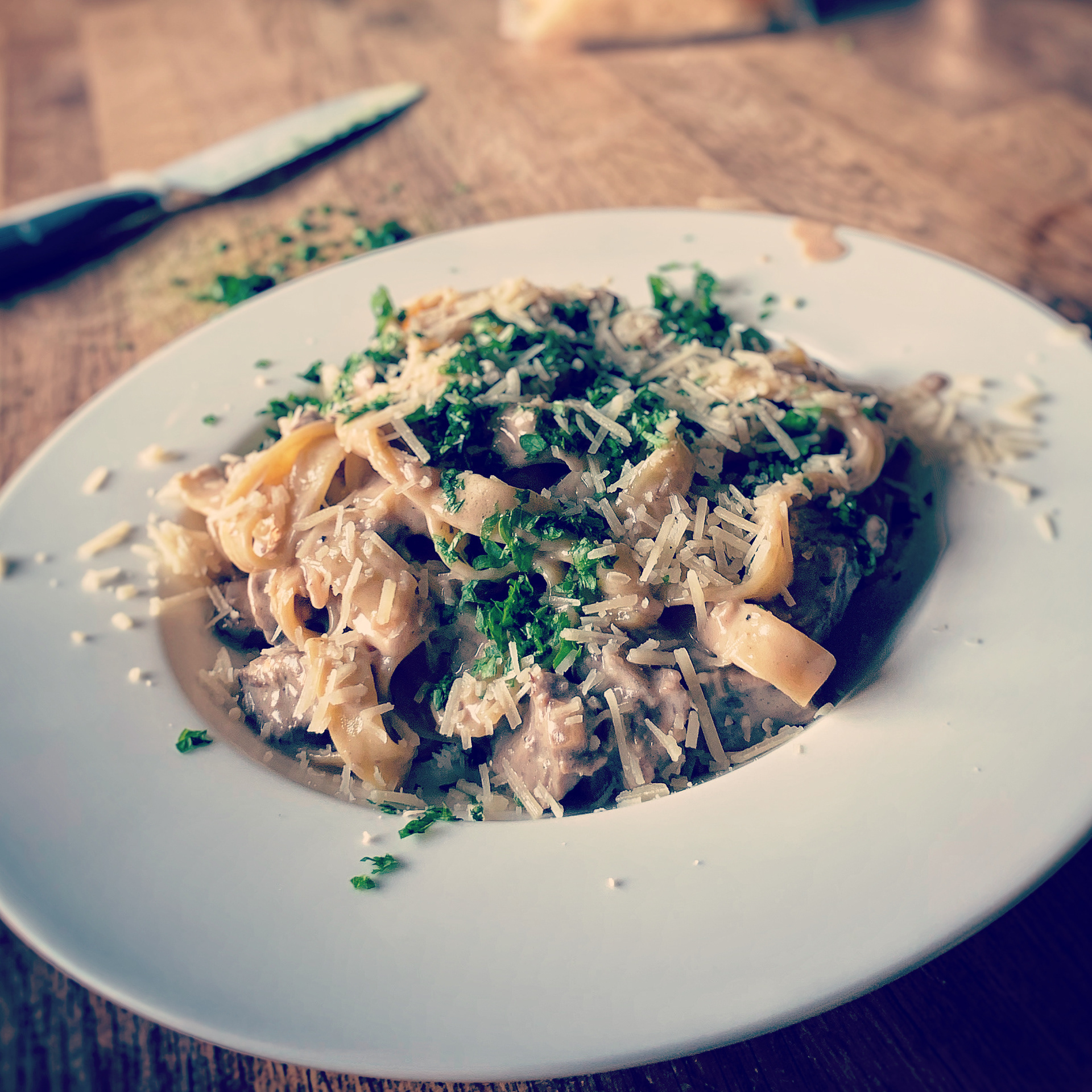 Färskpasta och svampsås med fläskfilé