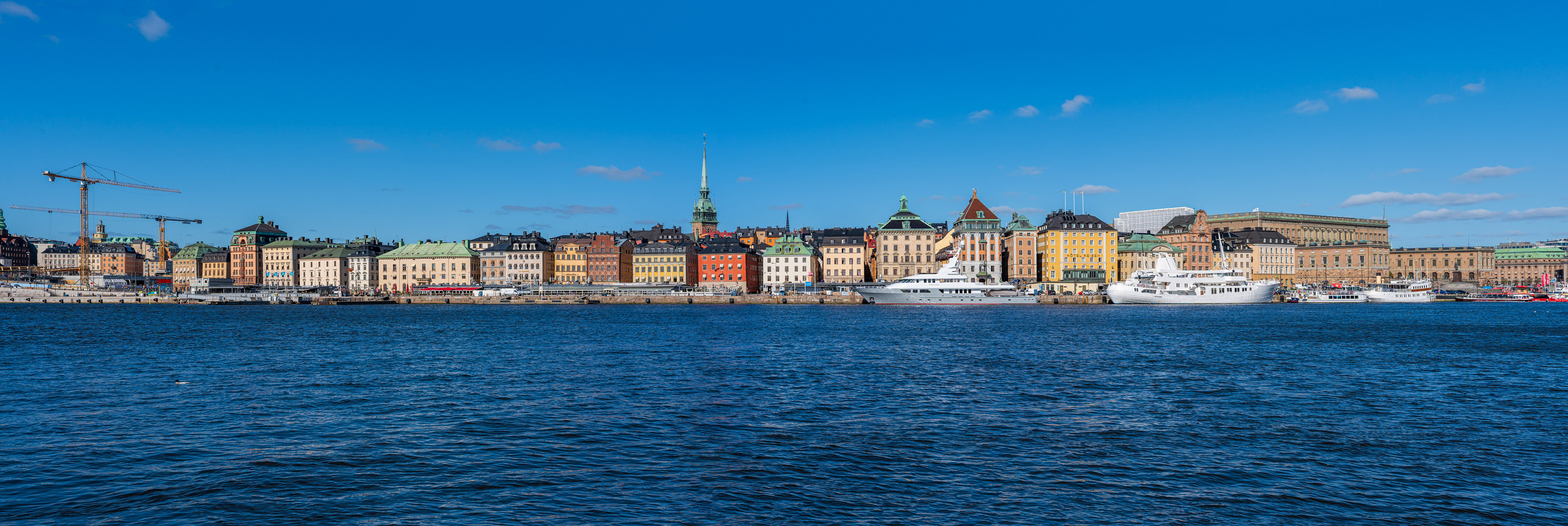 nábřeží Skeppsbrokajen pohledem ze Skeppsholmenu