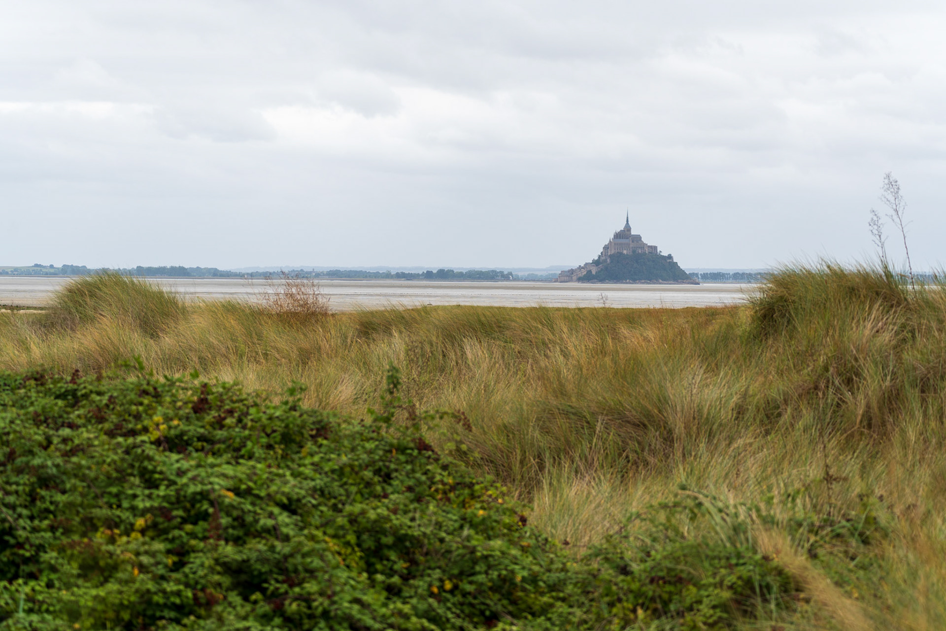 Le Mont-Saint-Michel přes záliv, pláž Bec d'Andaine
