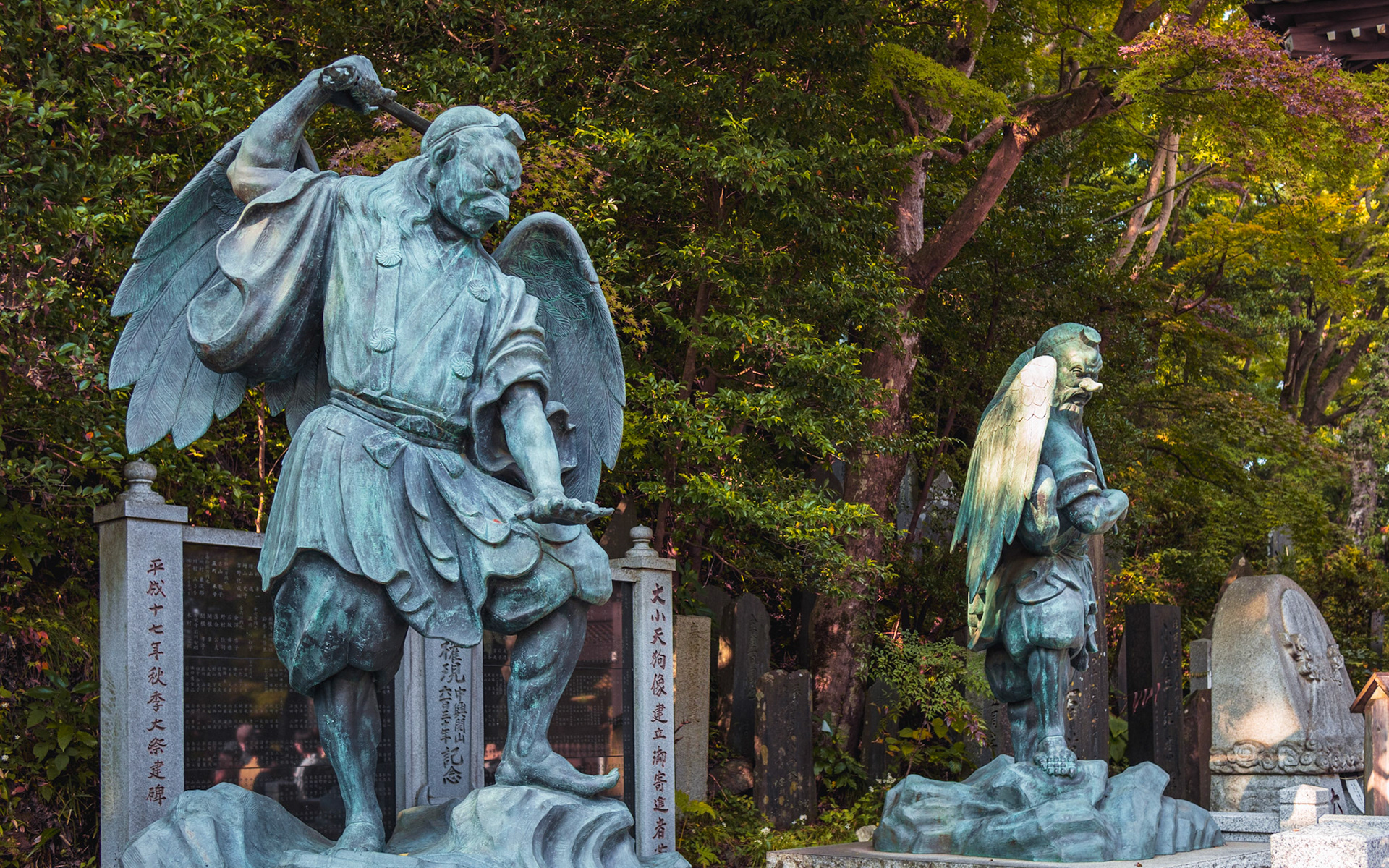 strážci lesa Tengu, chrám Yakuó-in, Takaosan