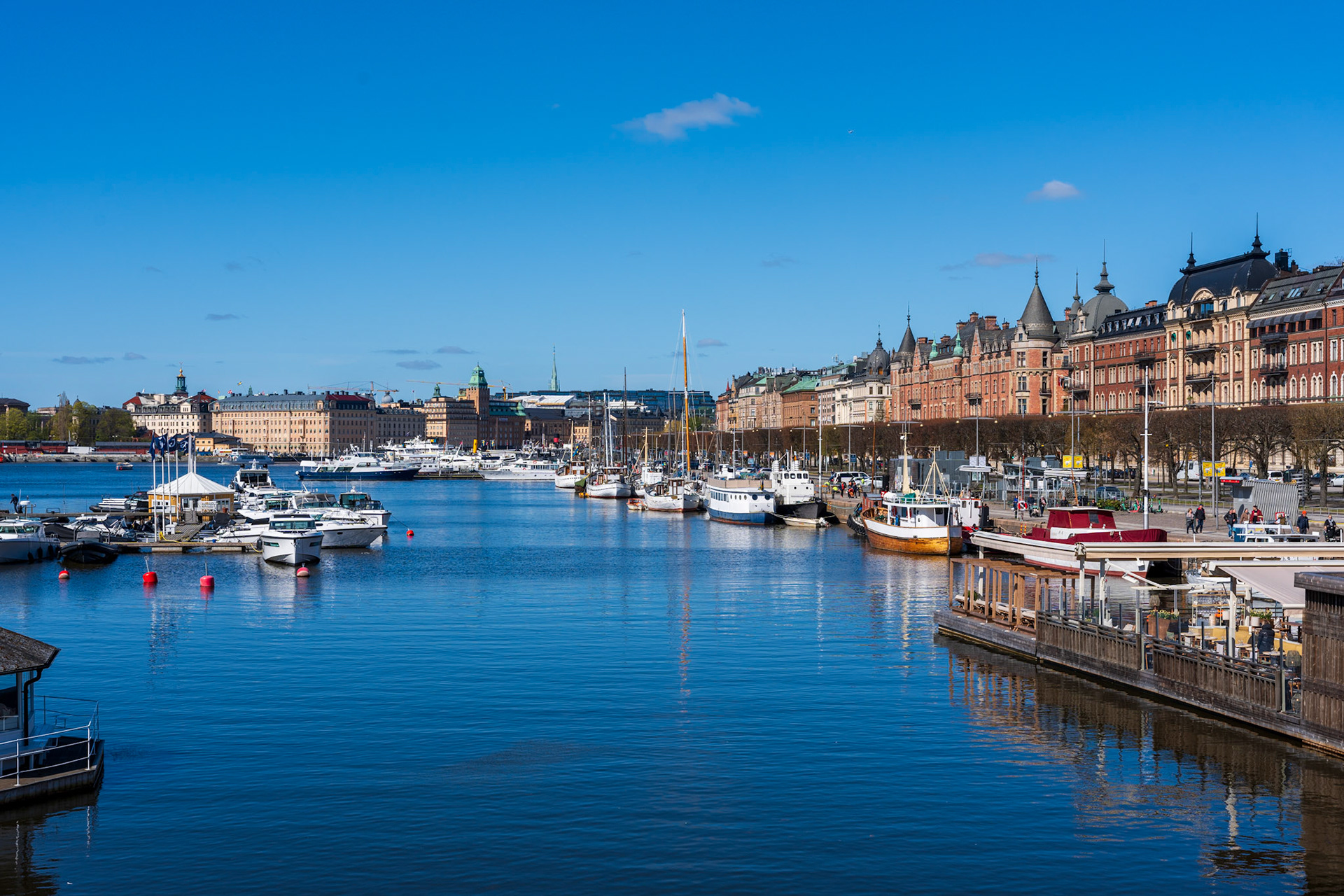 Strandvagen pohledem z mostu Djurgårdsbron